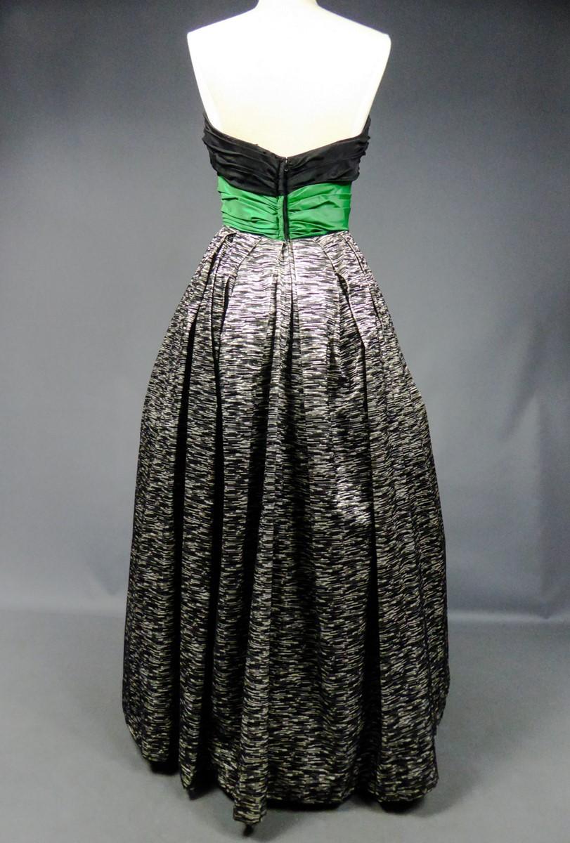 A Jean Allen Evening Taffeta and Velvet Gown - London Circa 1955/1960 For Sale 3