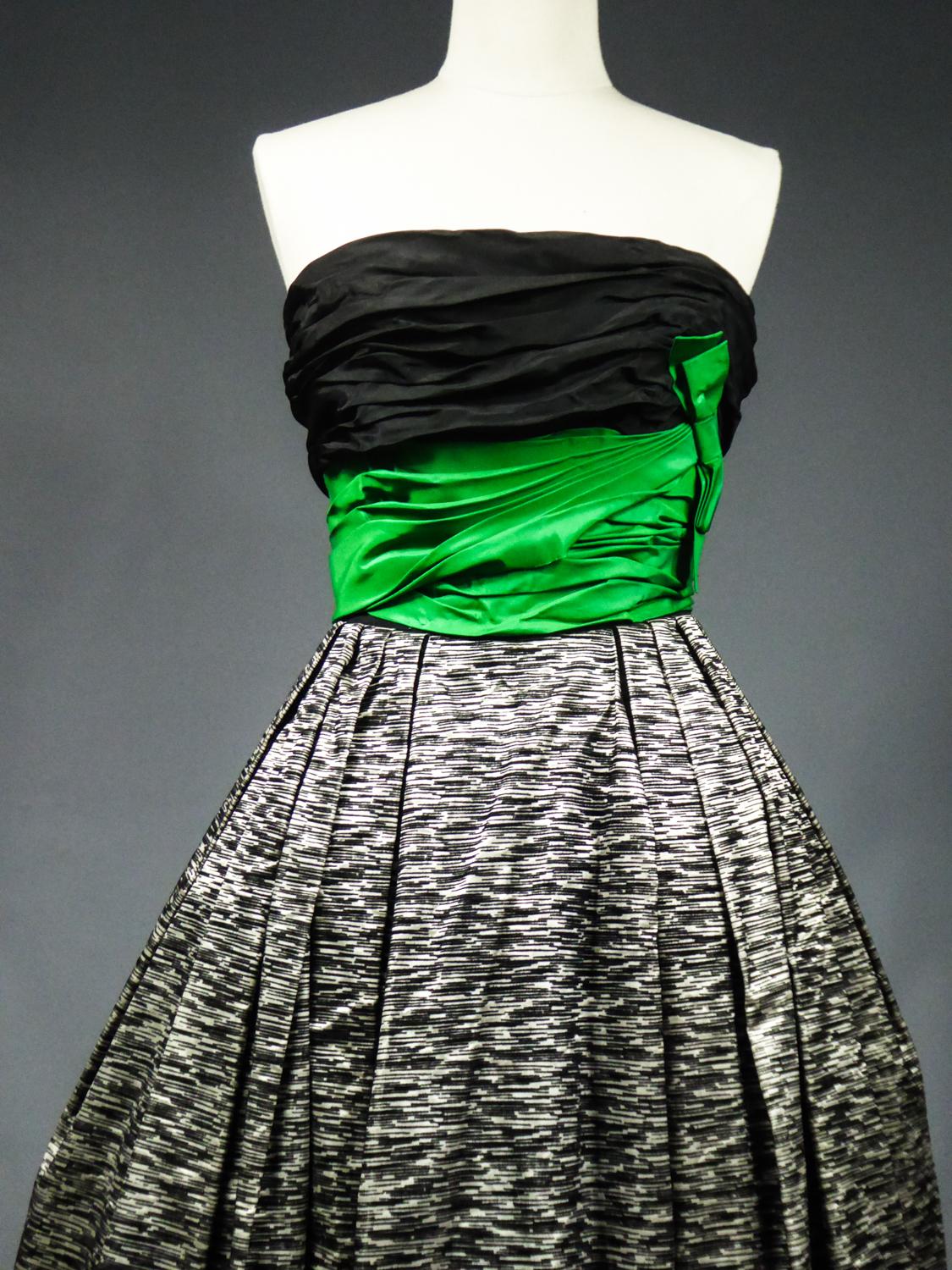 A Jean Allen Evening Taffeta and Velvet Gown - London Circa 1955/1960 In Good Condition For Sale In Toulon, FR