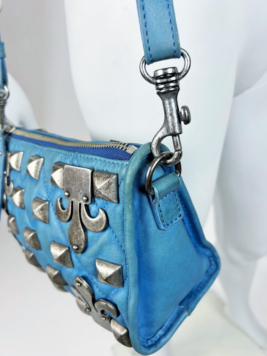 Bolso Humorístico Jean-Charles de Castelbajac de piel con tachuelas azules Circa 1995 en venta 7