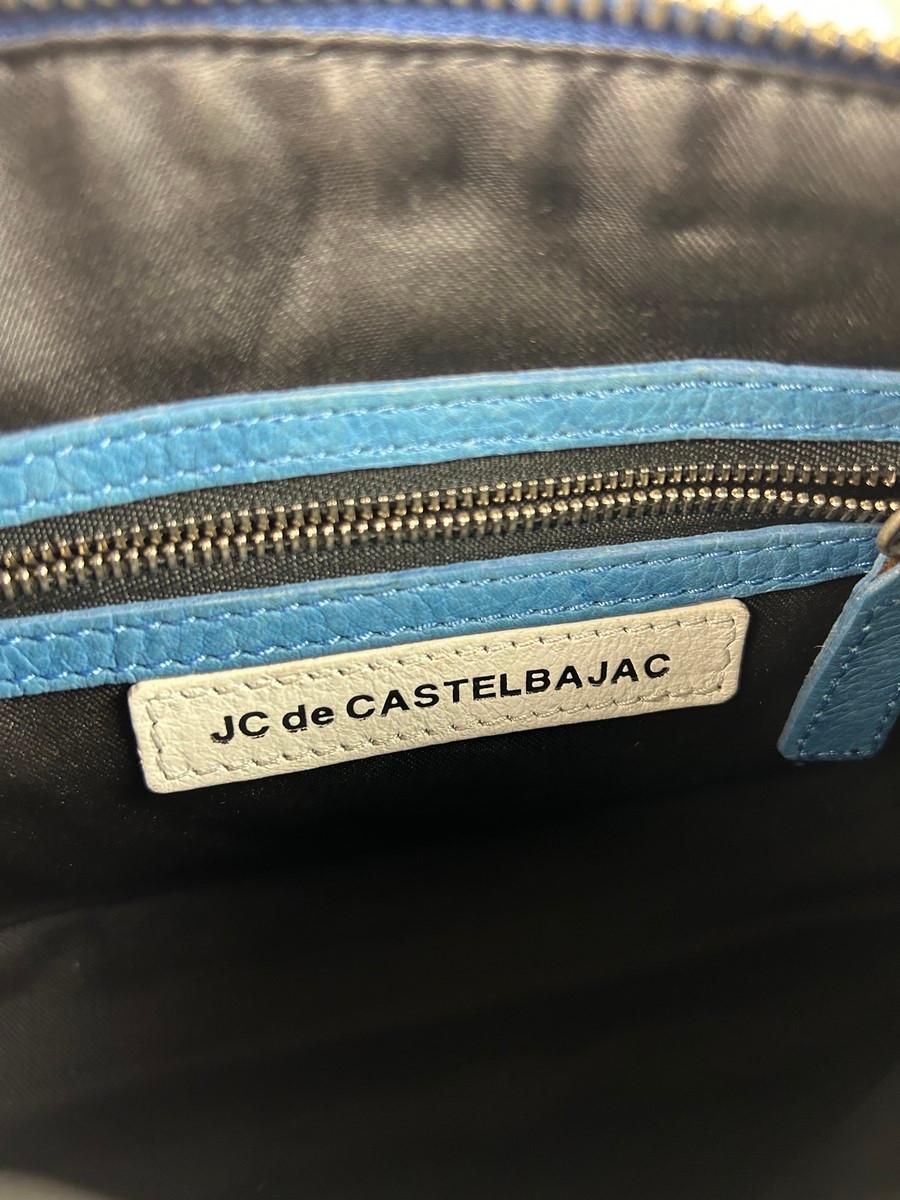 Un sac humoristique en cuir bleu clouté de Jean-Charles de Castelbajac Circa 1995 Pour femmes en vente