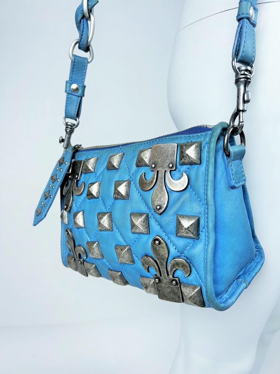 Femenino o masculino Bolso Humorístico Jean-Charles de Castelbajac de piel con tachuelas azules Circa 1995 en venta