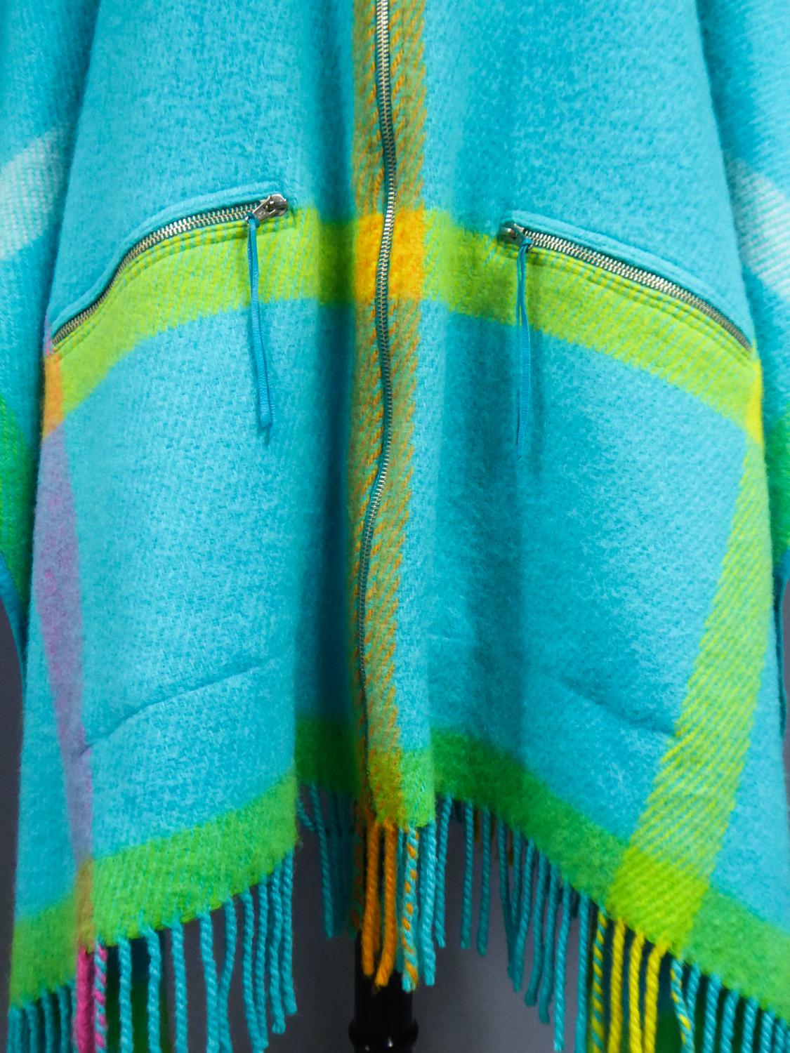 Un cappotto a poncho in lana Jean-Charles de Castelbajac KO and Co  Circa 1990 4