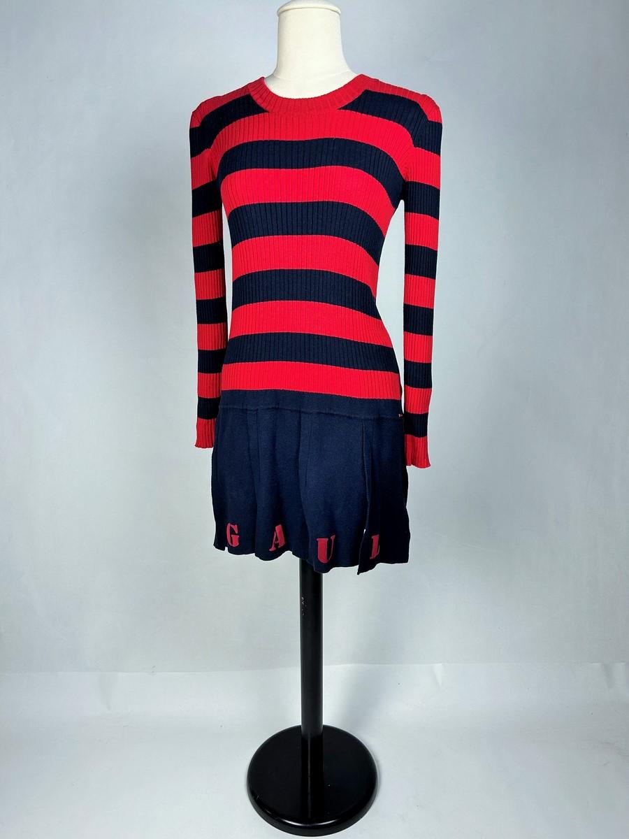 Une mini robe Jean-Paul Gaultier en maille marine et rouge Circa 2000 en vente 2