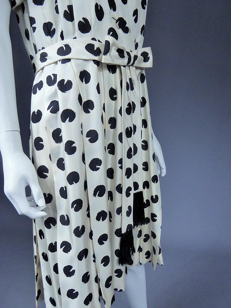 A Jeanne Lanvin Castillo Couture Printed Silk Dress - French Circa 1960 For Sale 8