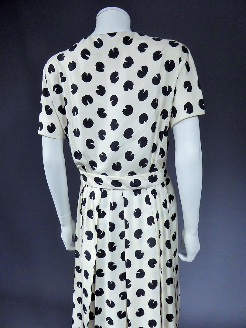 A Jeanne Lanvin Castillo Couture Printed Silk Dress - French Circa 1960 For Sale 9