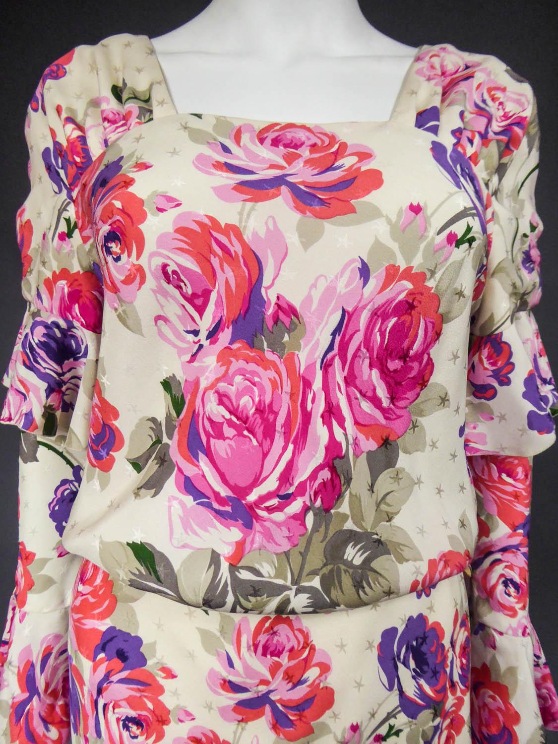 Ein Jeanne Lanvin Couture Kleid aus bedruckter Seide mit passenden Manschetten, CIRCA 1985 im Angebot 1