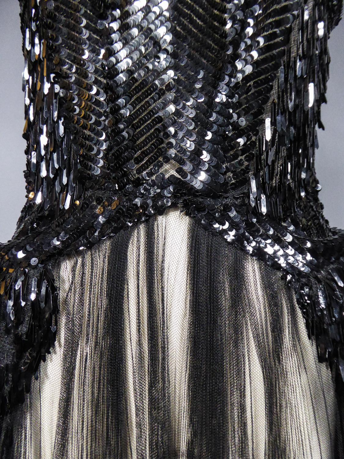 A Jeanne Lanvin inspiration Robe de Style Net Embroidered with sequins C. 1930 In Excellent Condition In Toulon, FR