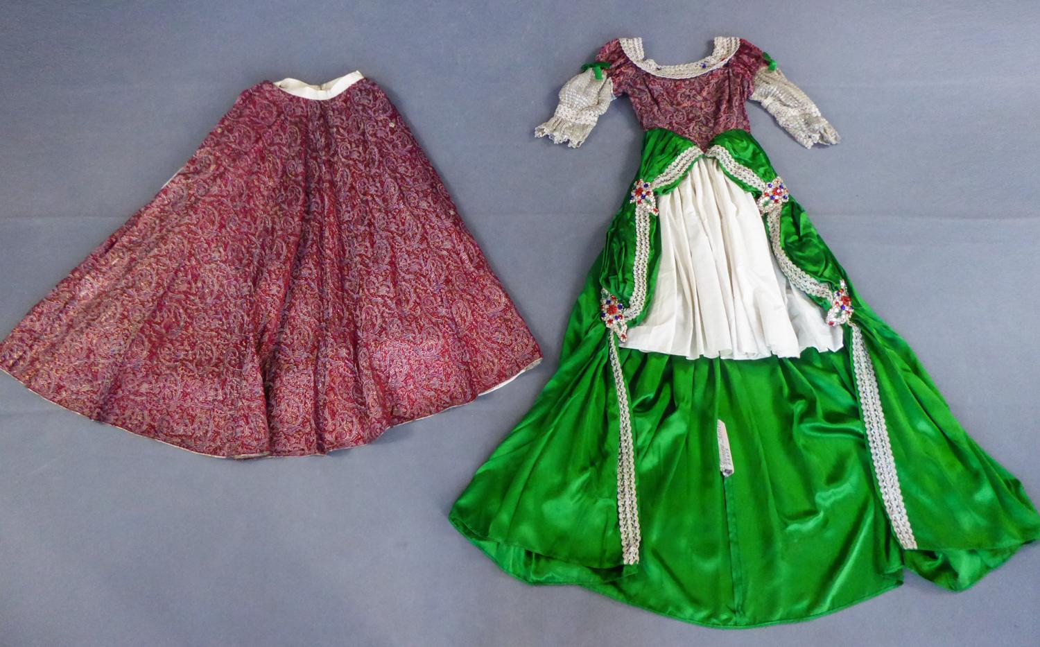 Summer Collection 1939
Paris France 

A Fancy or Masquerade historical Court dress in the taste of Louis XIII french style. Mantle-dress and skirt in emerald green satin and carmin and gold lamé brocade with striped paisley boteh motifs. Trimmings