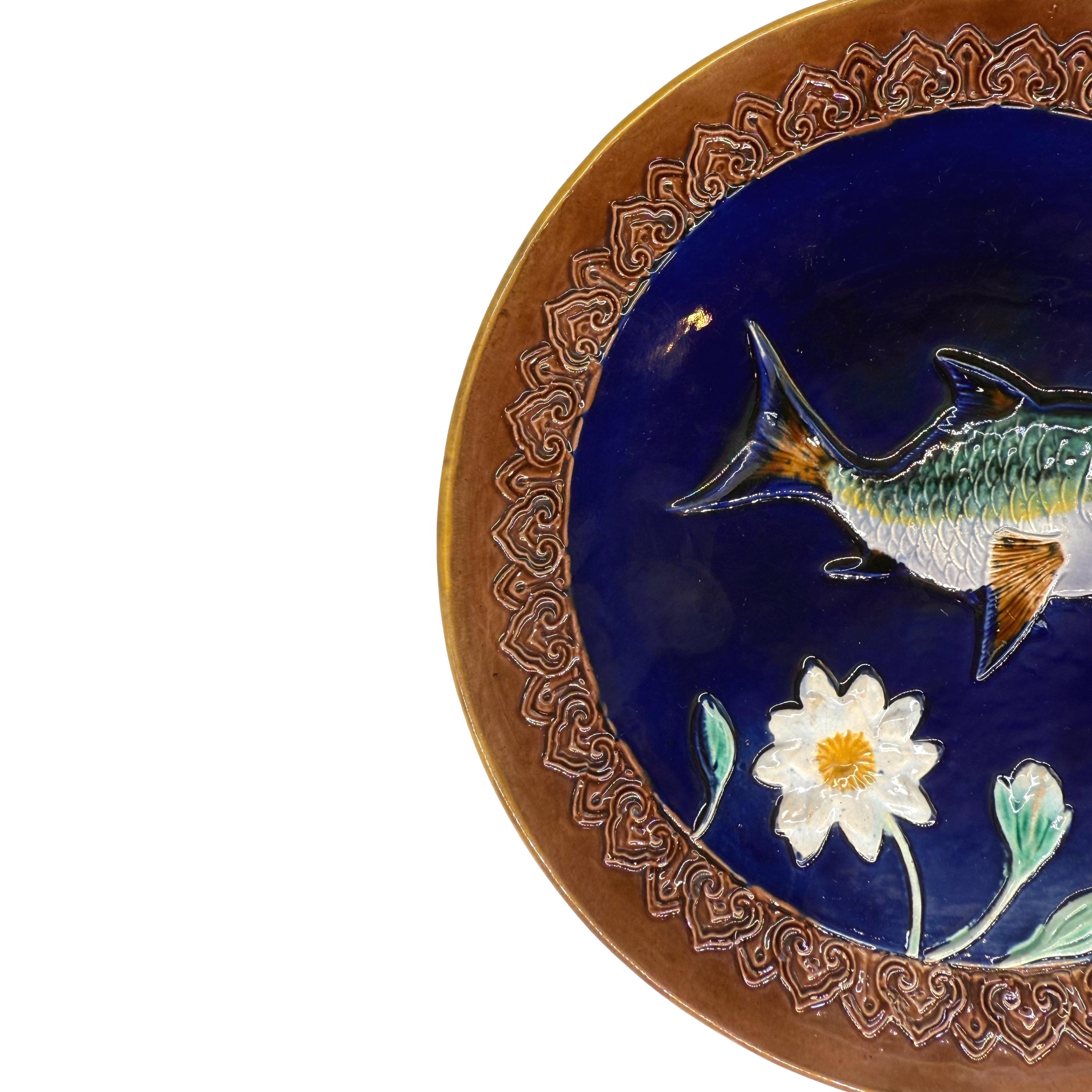 Vittoriano Piatto a forma di pesce in maiolica blu cobalto di Joseph Holdcroft, inglese, 1880 ca. in vendita
