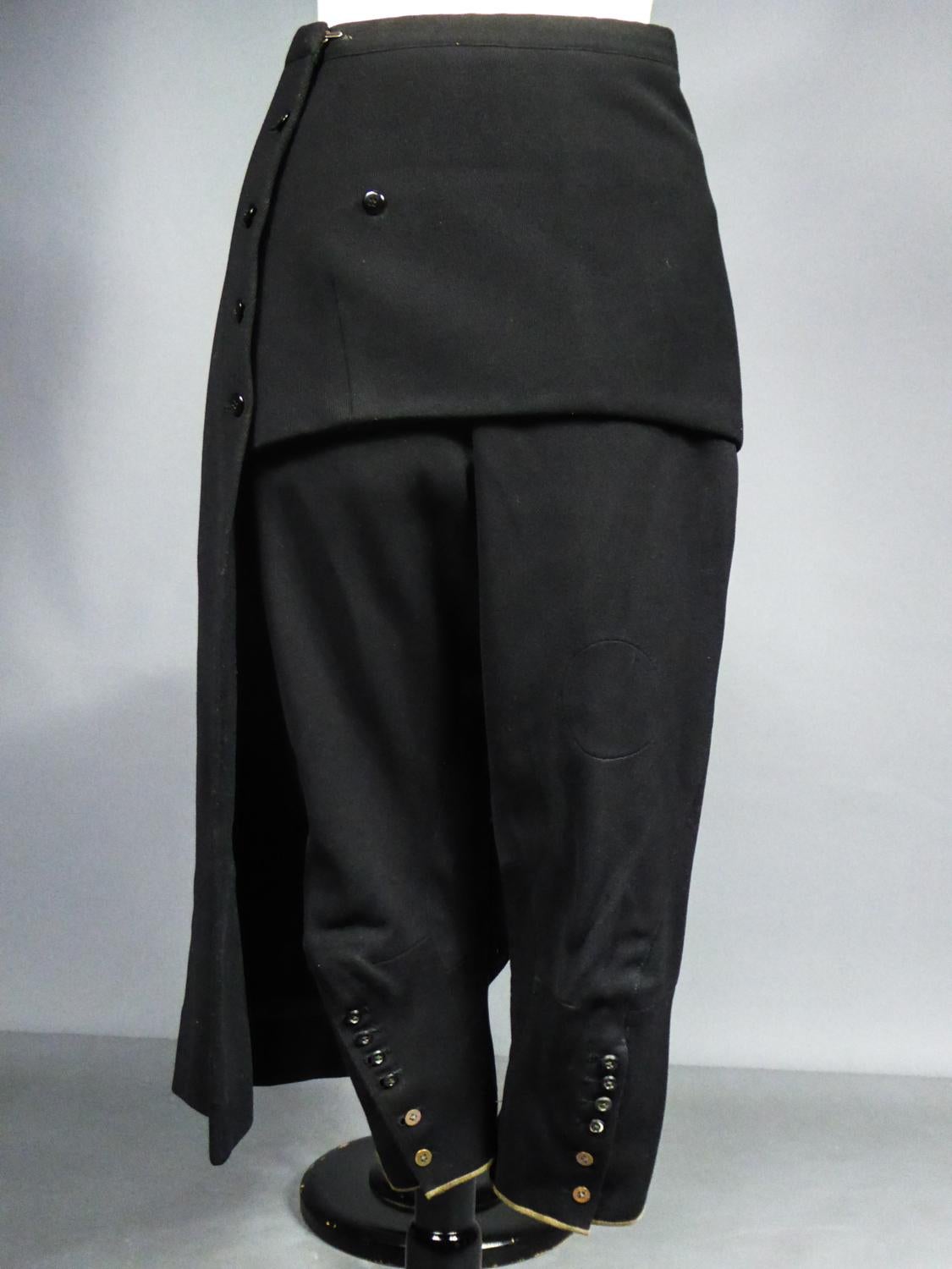 Combinaison asymétrique  Pantalon court et jupe en gabardine de laine - Angleterre vers 1930 Bon état - En vente à Toulon, FR