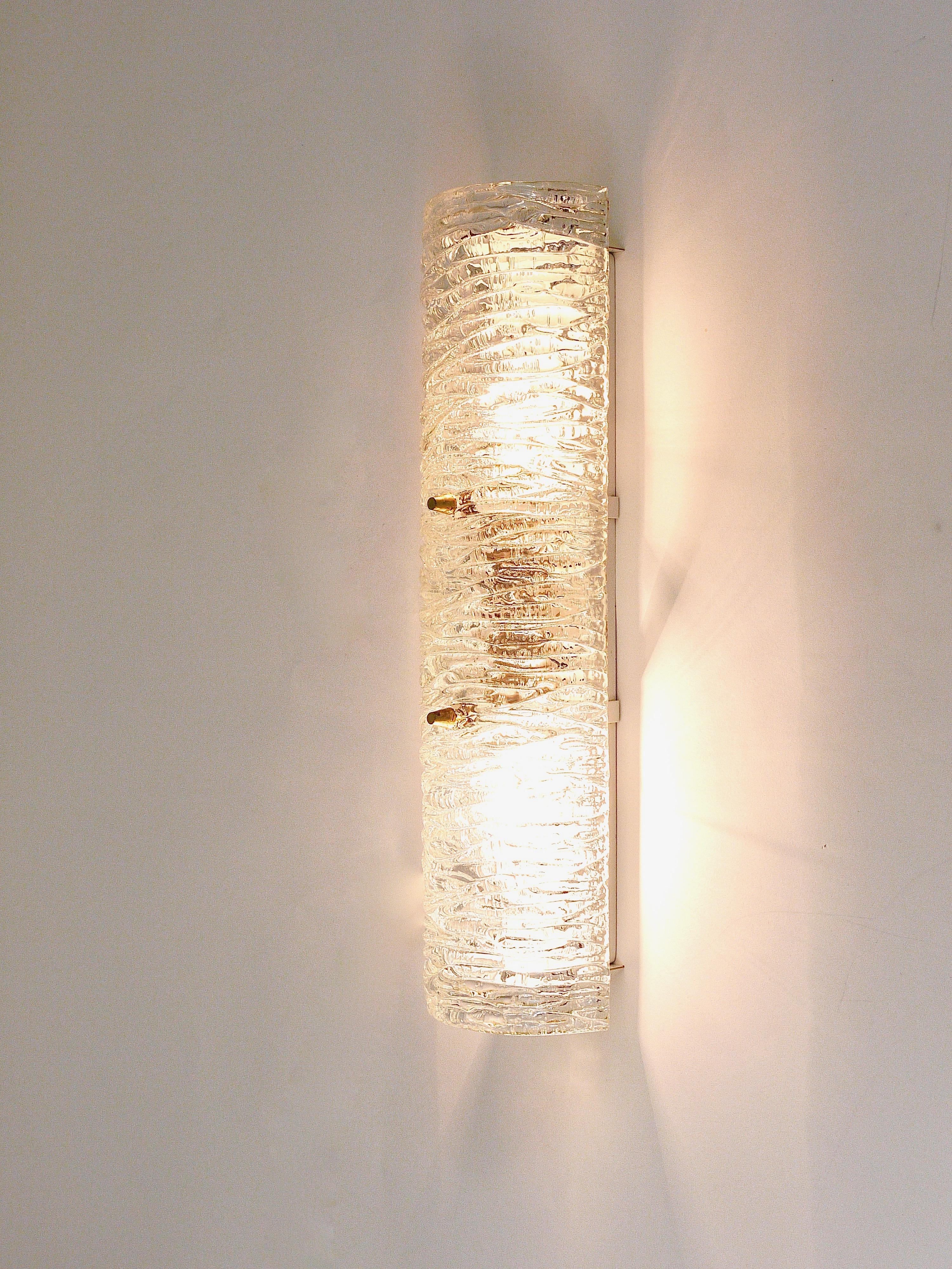 Kalmar Midcentury Wall Light, Brass and Textured Glass, Austria, 1950s For Sale 5