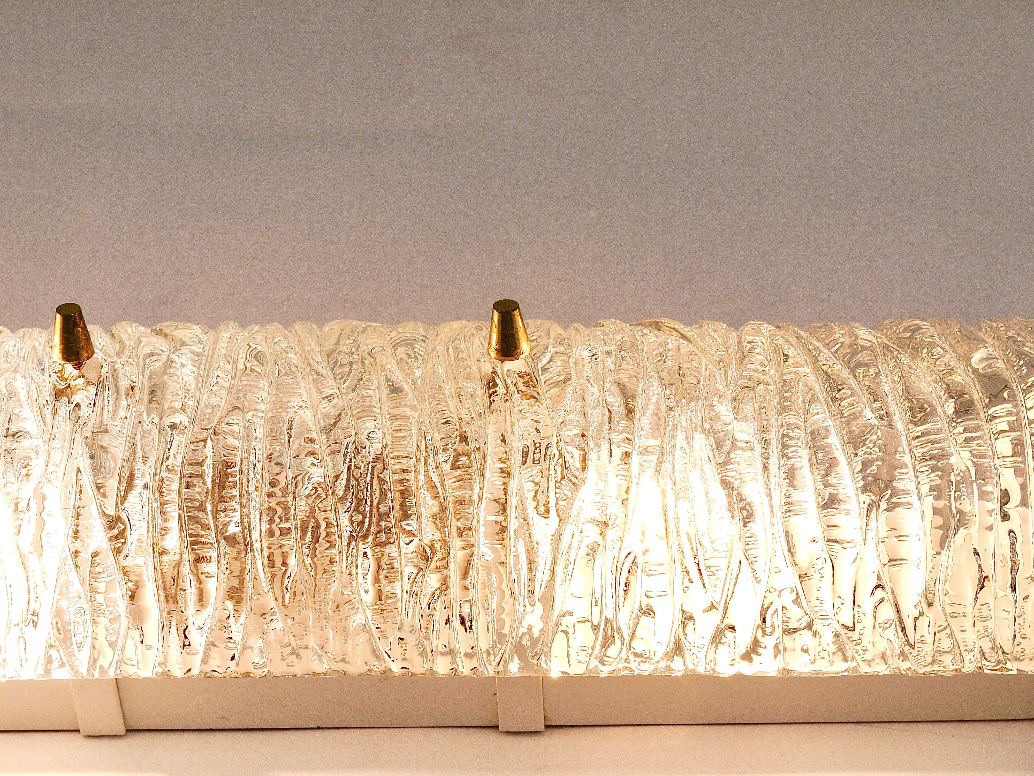 Kalmar Midcentury Wall Light, Brass and Textured Glass, Austria, 1950s For Sale 6