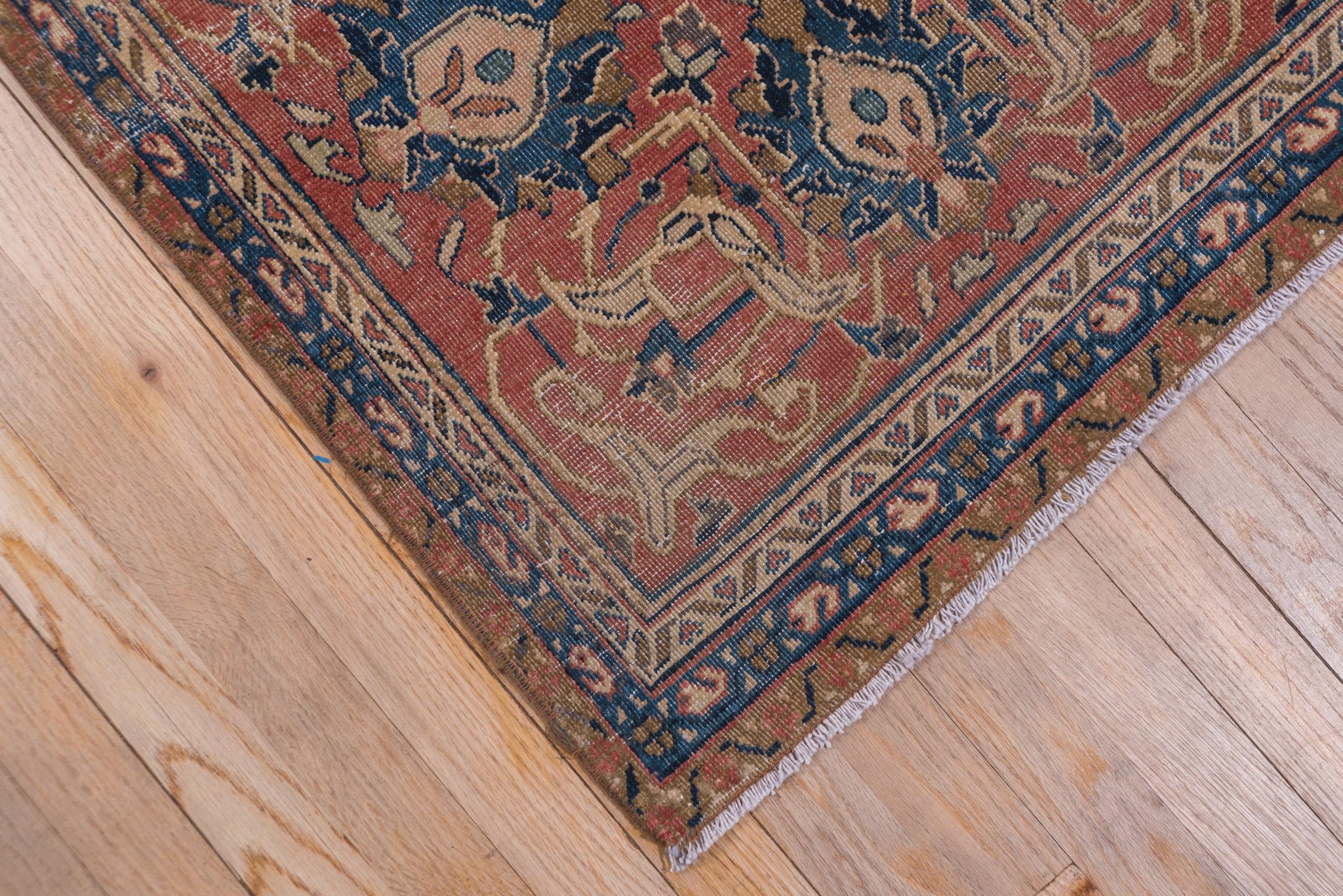 A Kashan Rug circa 1930.  In Good Condition For Sale In Philadelphia, PA