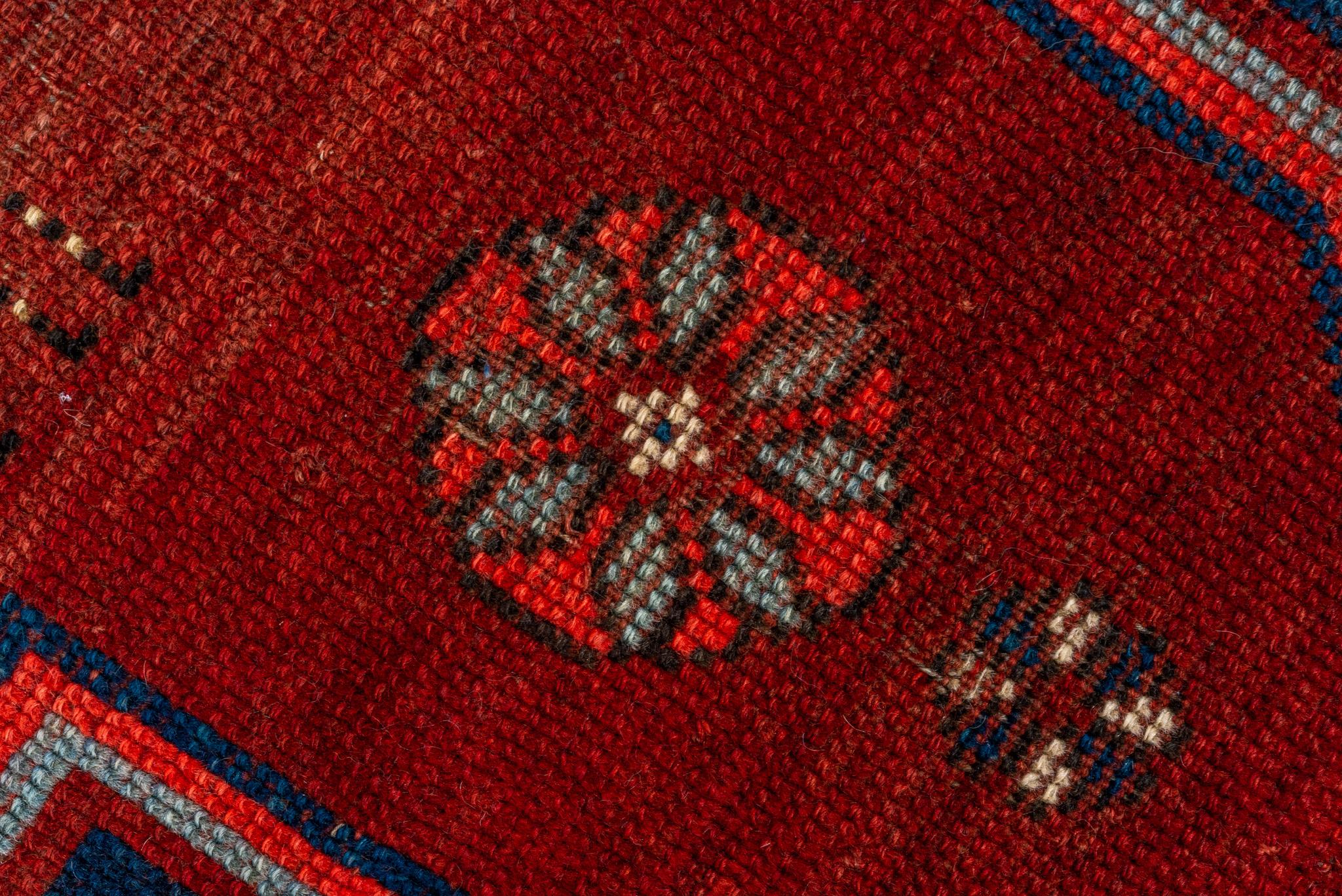 Ein kasachischer Teppich um 1920. (Handgeknüpft) im Angebot