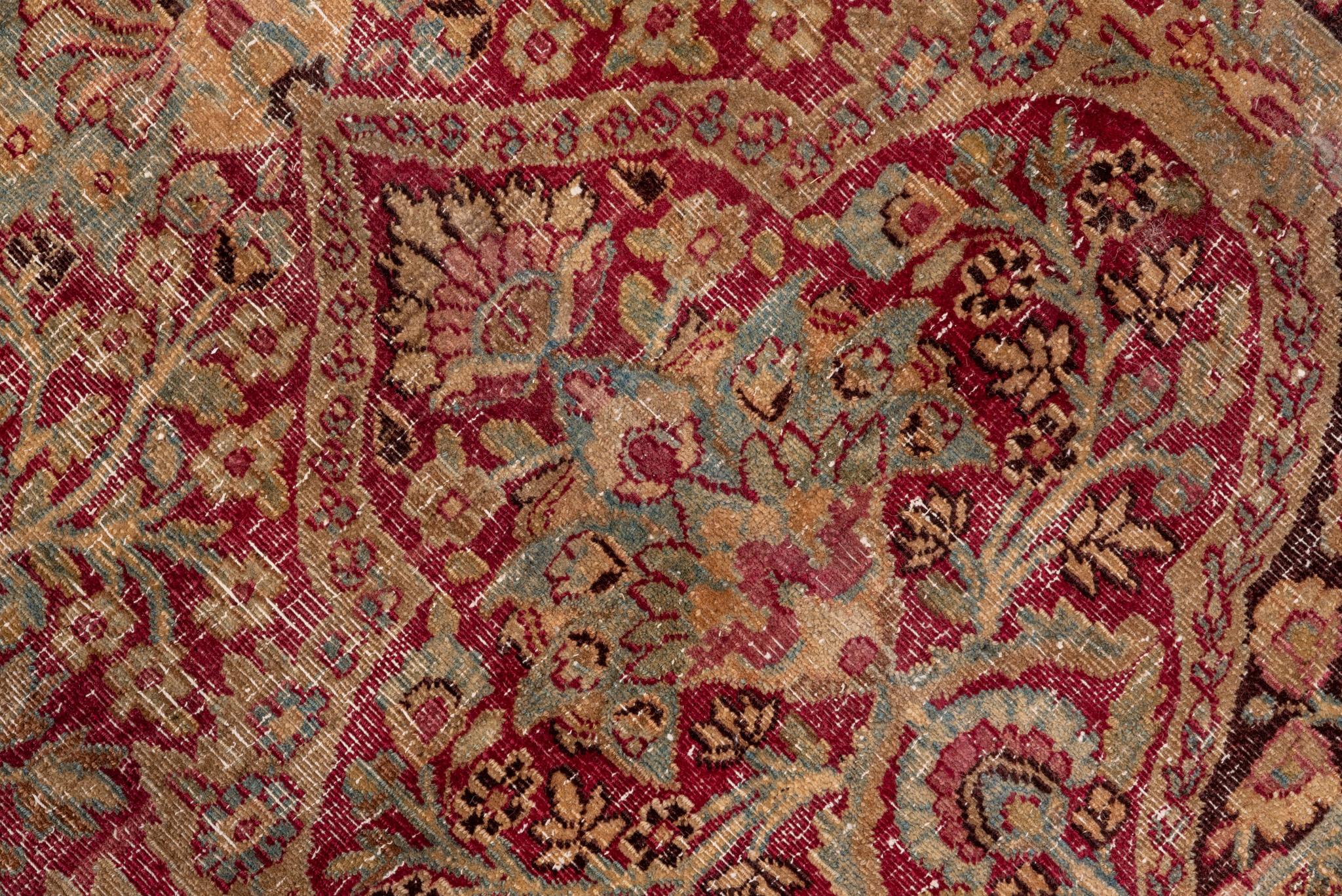 A Khorassan Rug circa 1920. In Good Condition For Sale In Philadelphia, PA