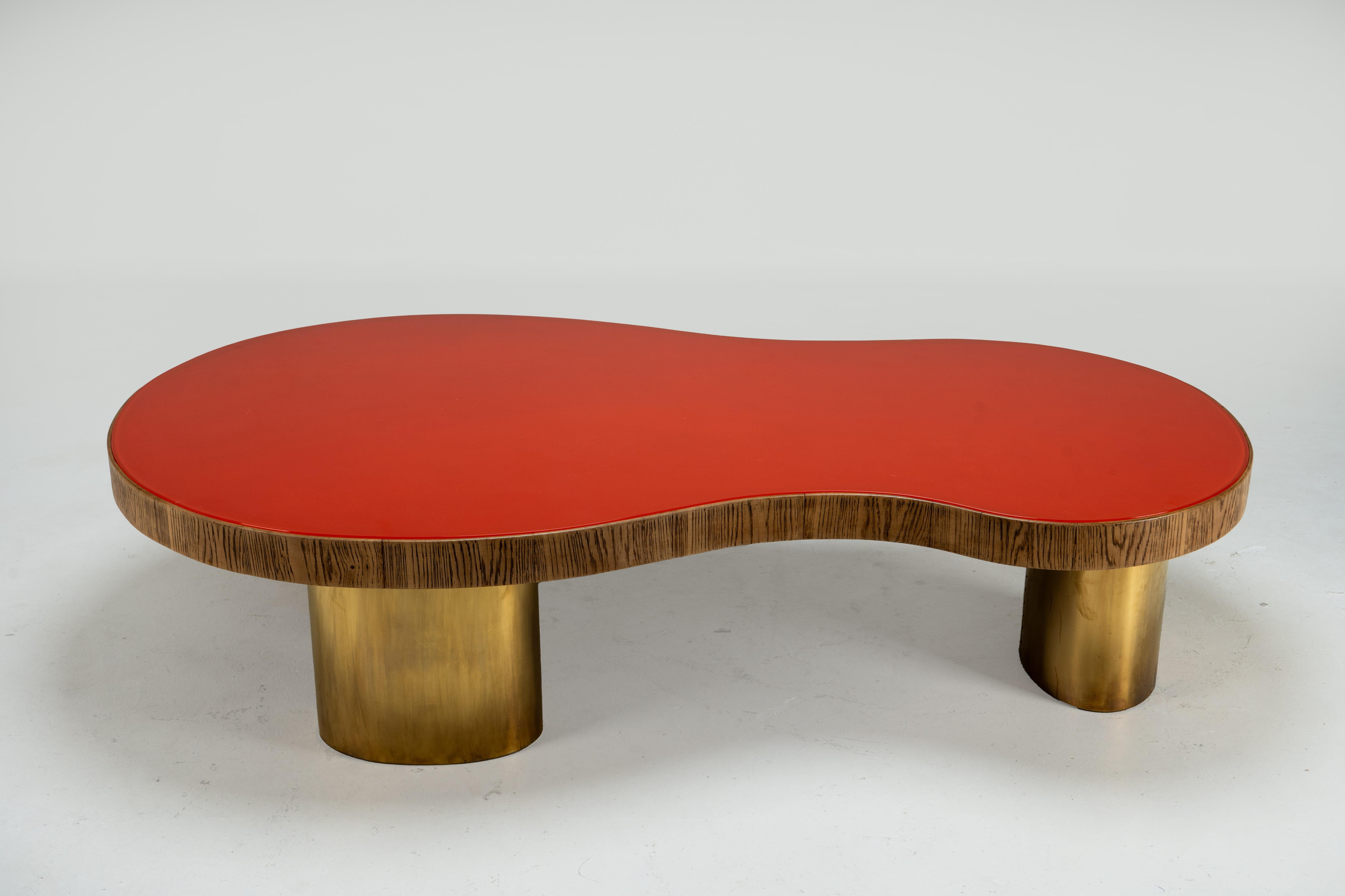 A Kidney-shaped Coffee Table with Brass Legs In Good Condition For Sale In Chicago, IL