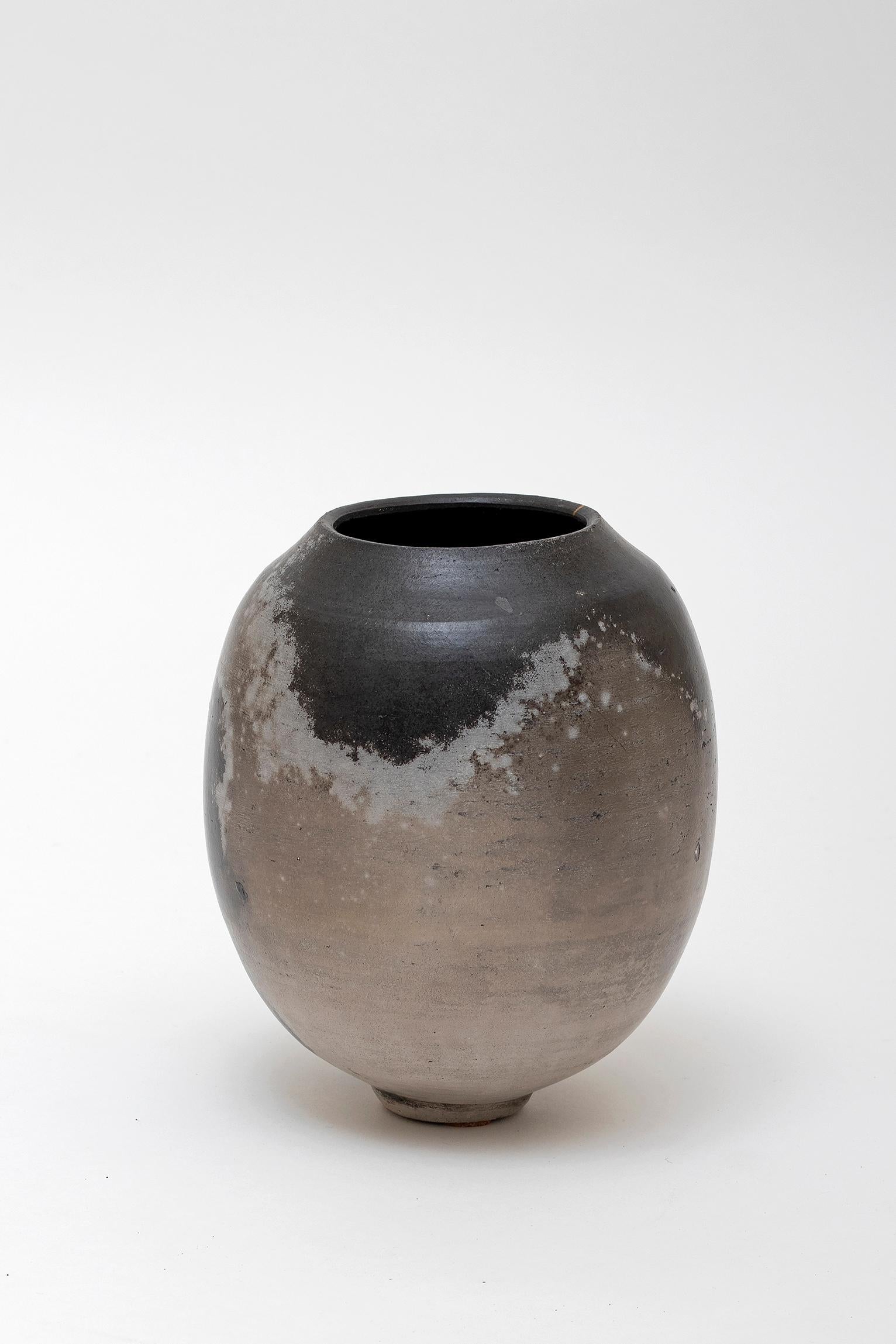 Français Vase en céramique Kintsugi de Karen Swami