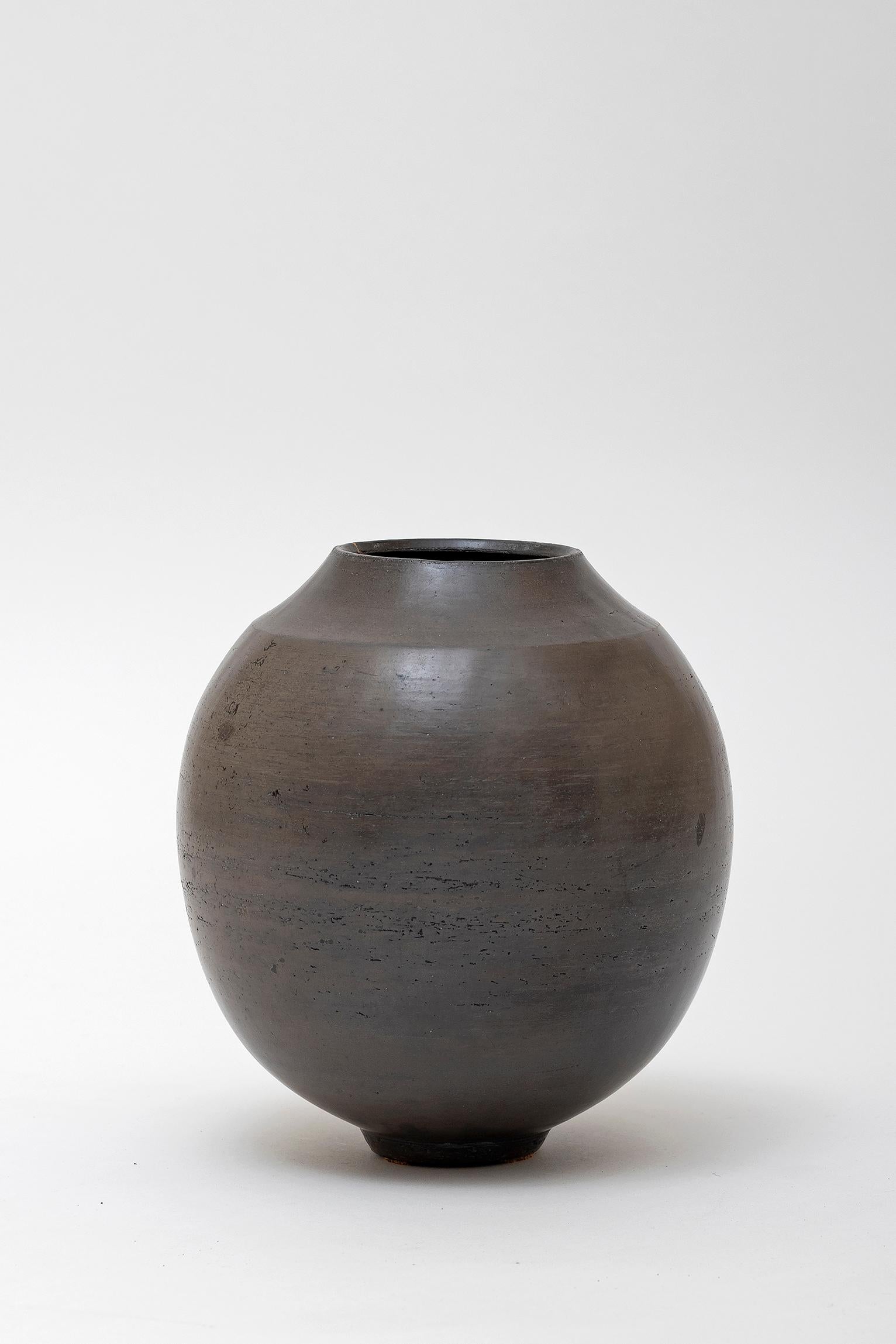 Kintsugi Ceramic Vase by Karen Swami In Good Condition In London, GB