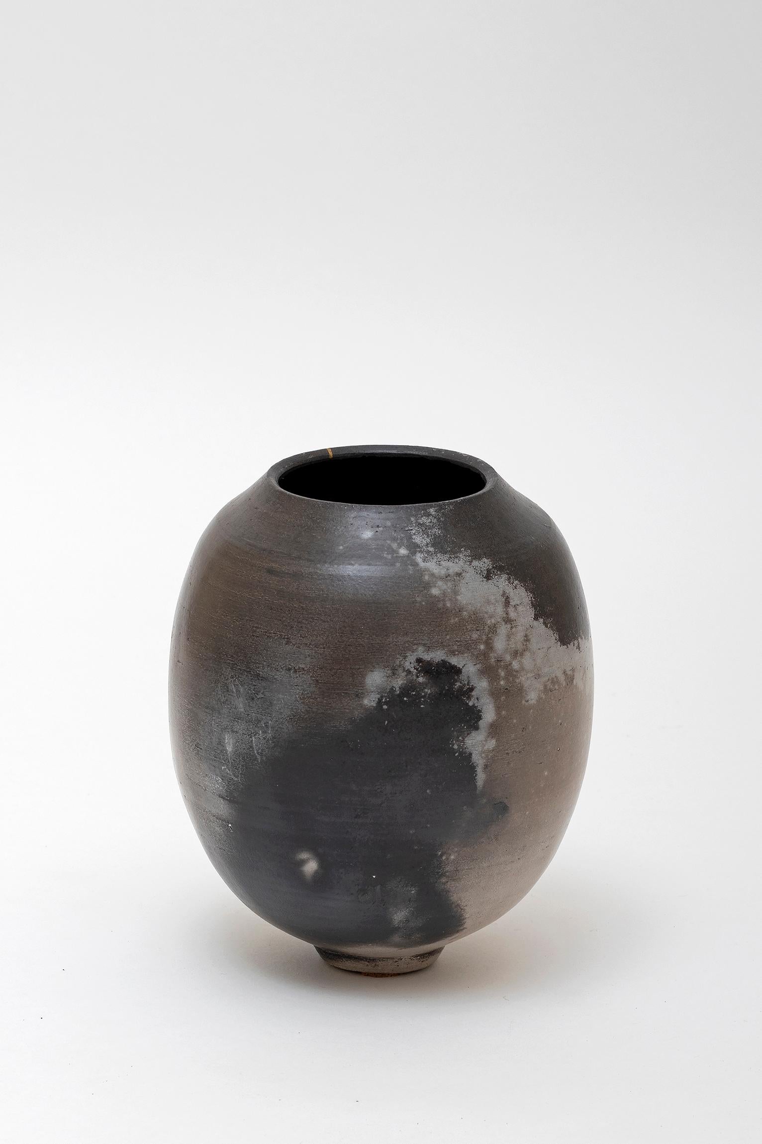 XXIe siècle et contemporain Vase en céramique Kintsugi de Karen Swami
