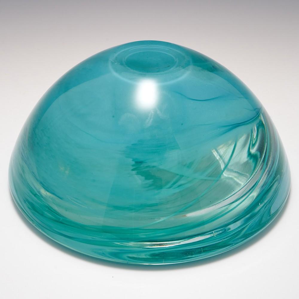 A Kosta Boda Bowl By Anna Ehrner made 1981 to 1989 in Kosta, Sweden. The bowl features turquoise and blue smoke like swirls set within thick clear glass. Original factory label

Weight : 2295grams

