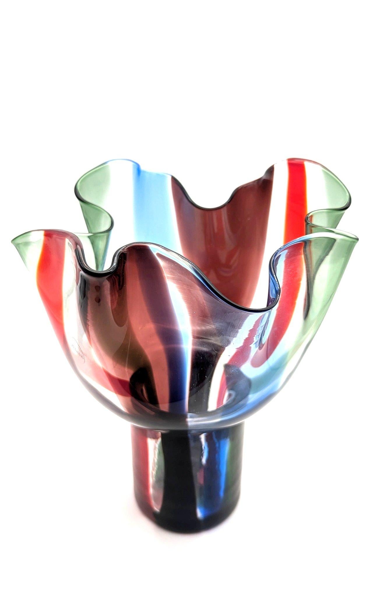 XXI secolo e contemporaneo Un vaso in vetro di Murano 