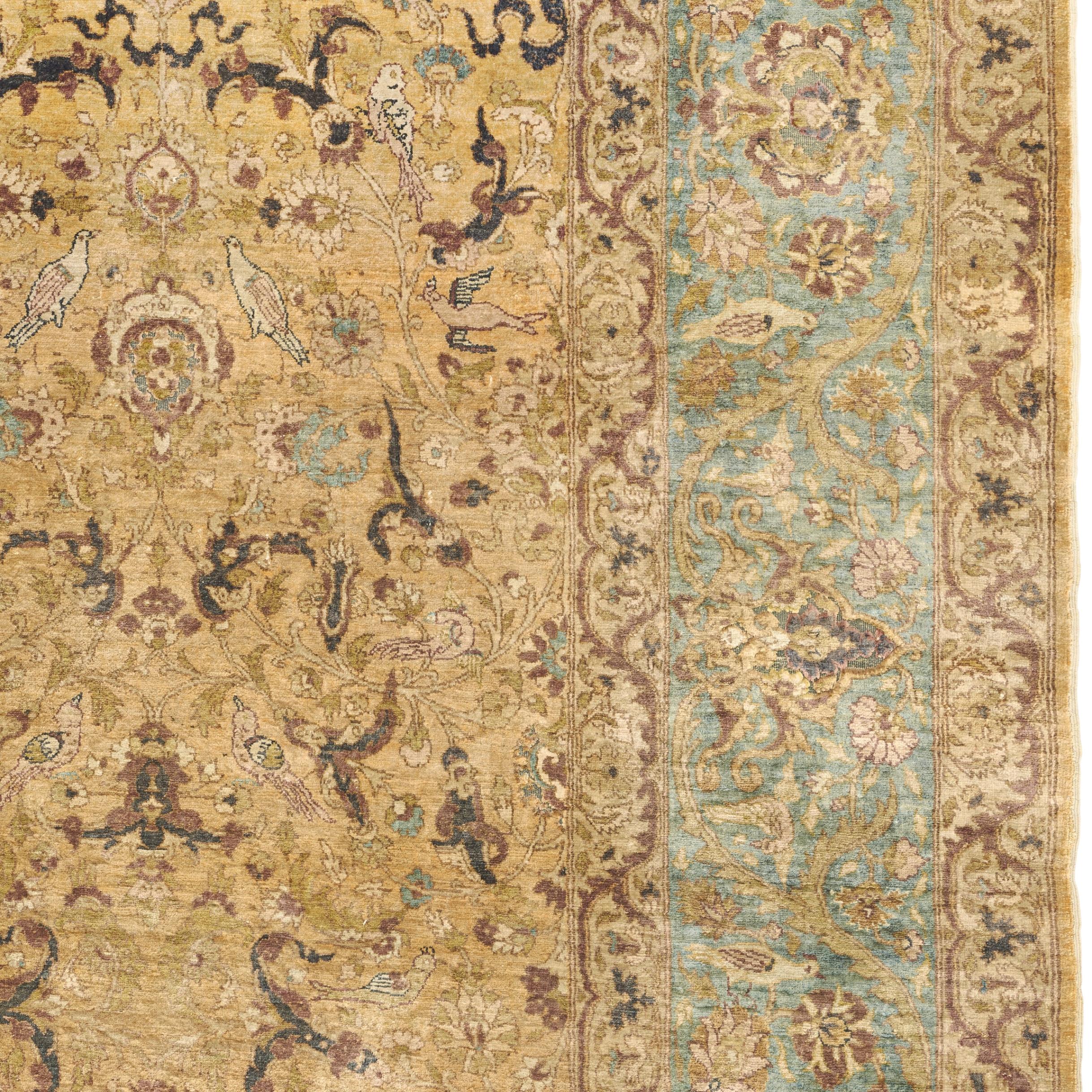 A Kum Kapi Silk and Metal Thread Rug In Good Condition For Sale In Sultanahmet, 34