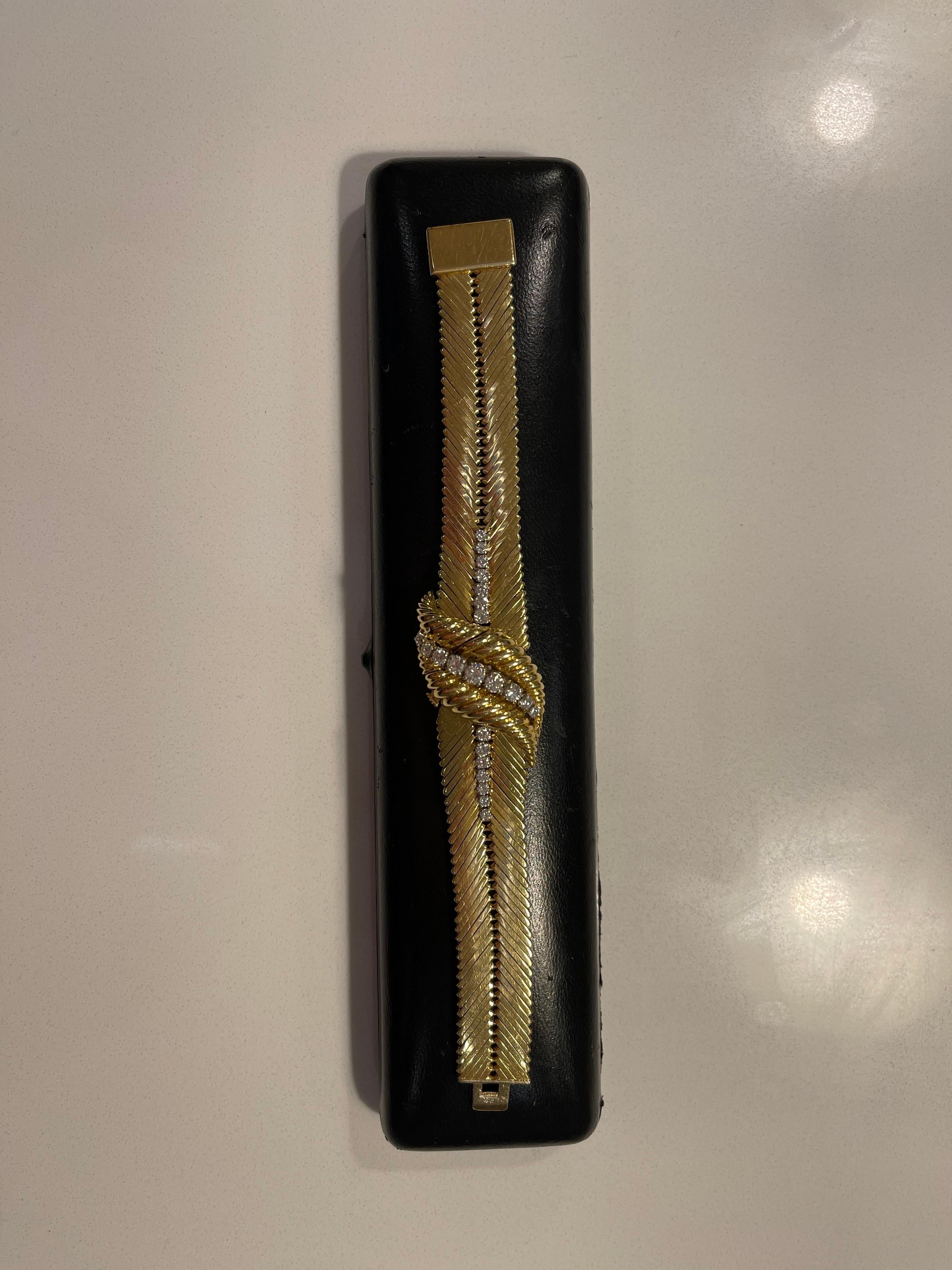 Retro Kutchinsky 18kt Yellow Gold and Diamond Ladies Wristwatch, in Original Box For Sale