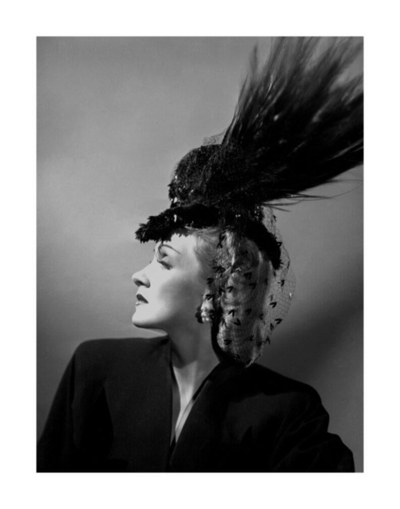 A.L. Whitey Schafer Black and White Photograph – Marlene Dietrich in Federn