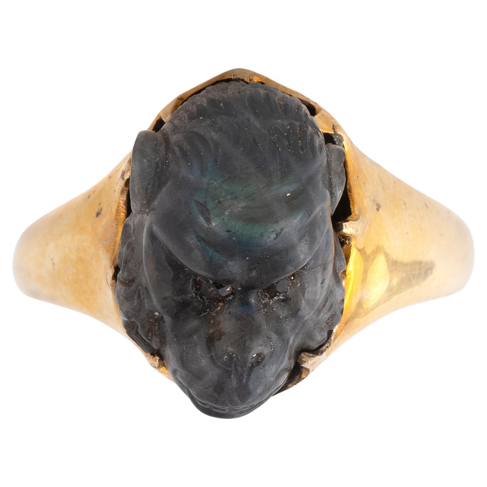 Anello con cammeo in labradorite di una scimmia XIX secolo In condizioni ottime in vendita a Firenze, IT