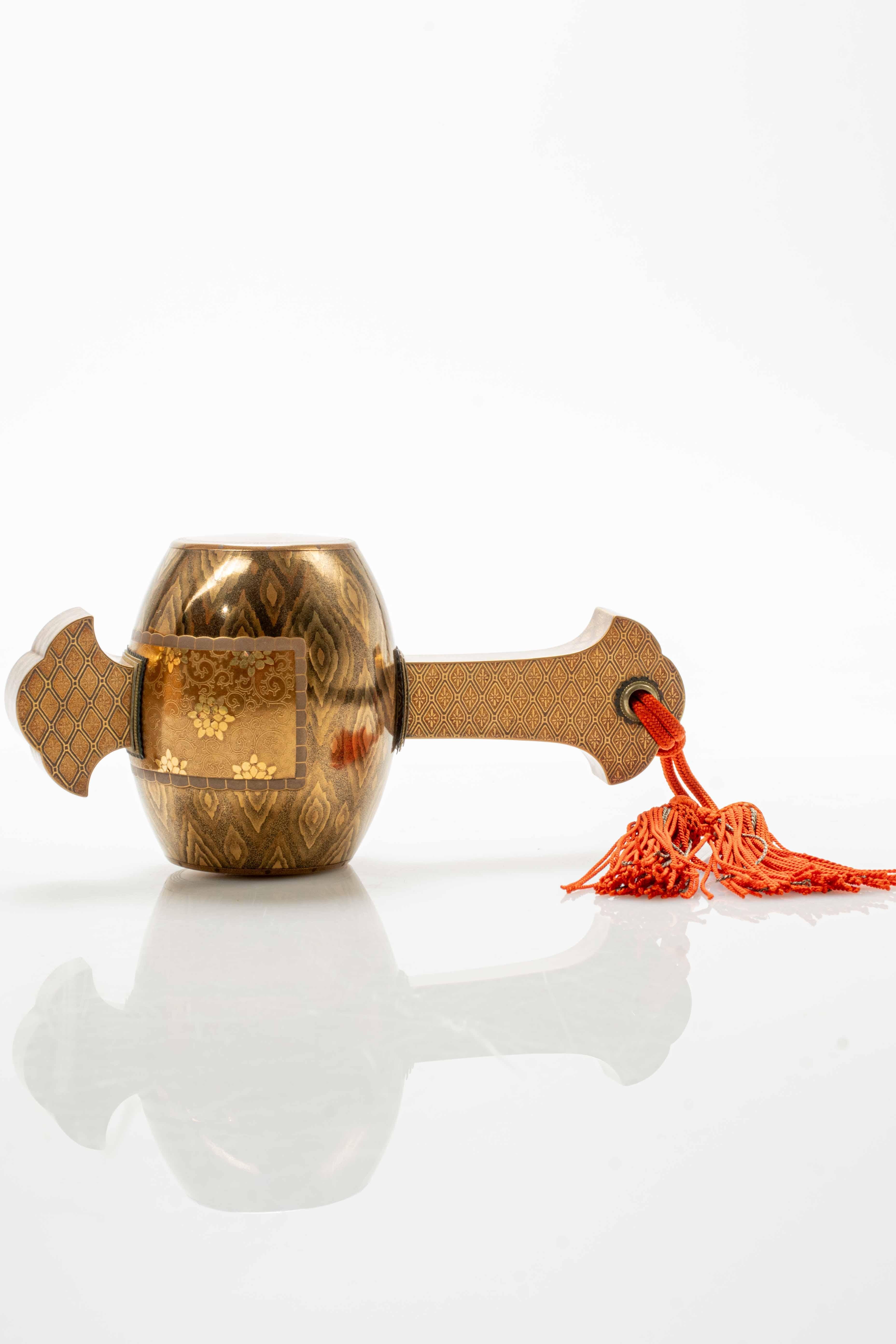 Daikokus Hammer mit Lack und Blattgold (19. Jahrhundert) im Angebot