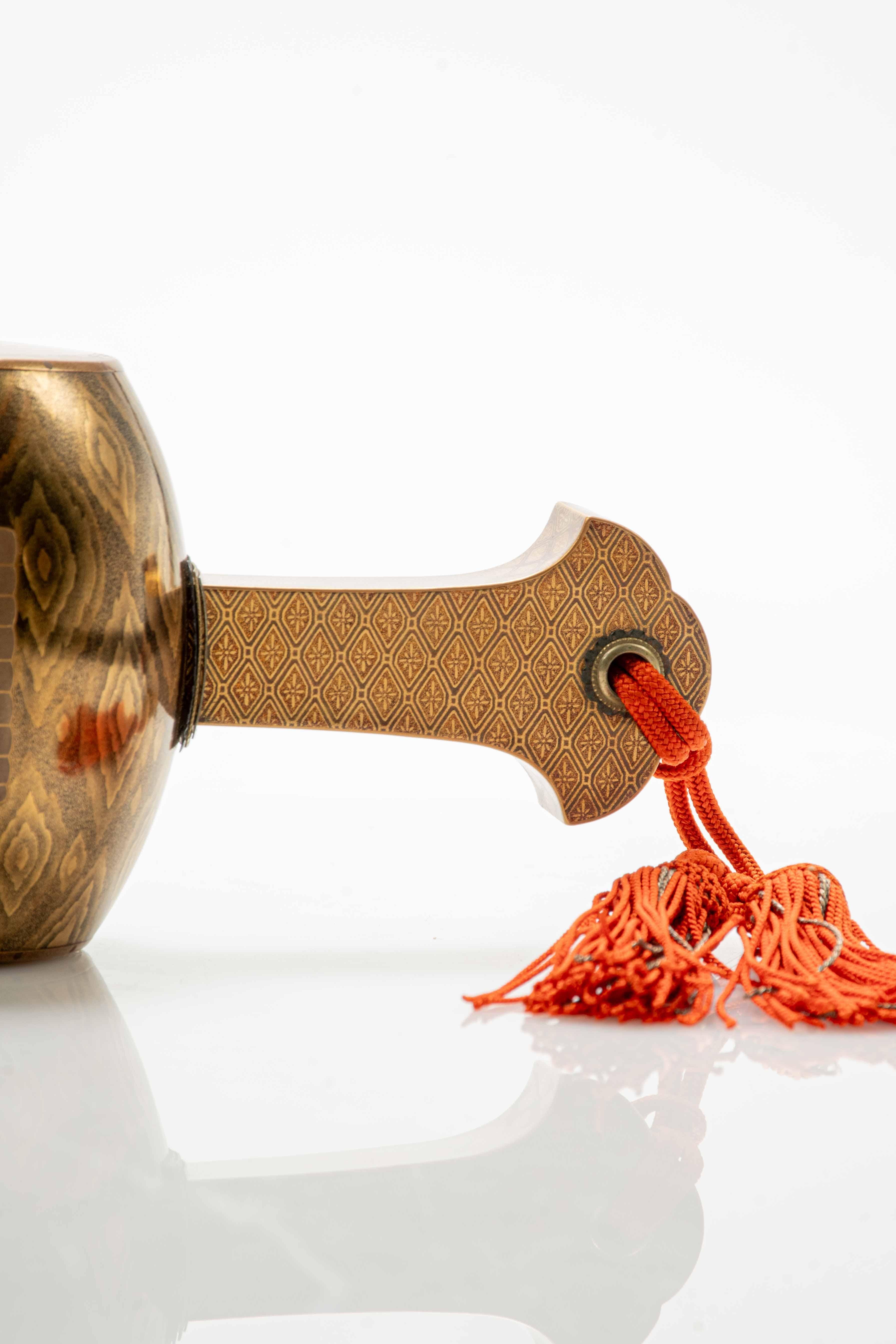 Daikokus Hammer mit Lack und Blattgold im Angebot 2
