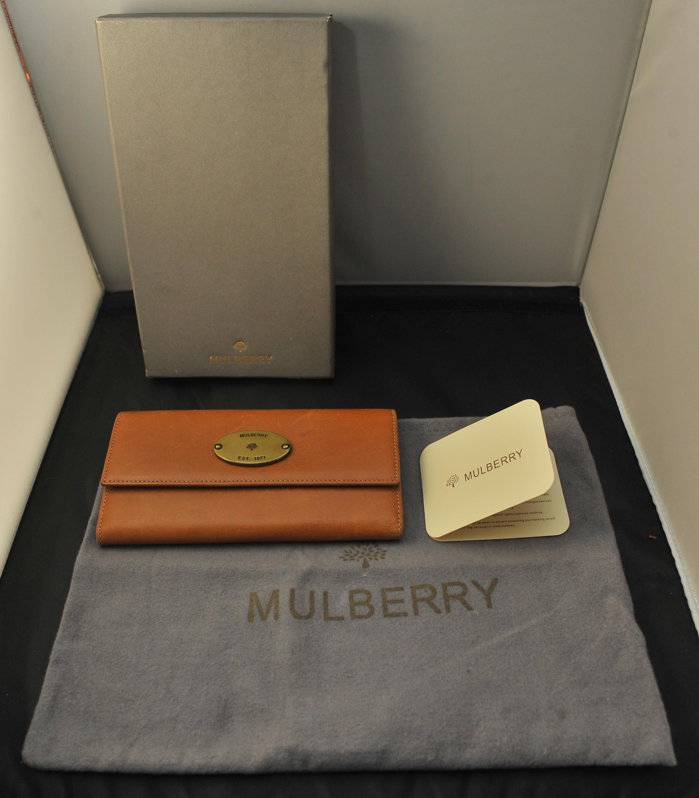 A Ladies Mulberry Tan Leather Wallet with Original Dust Cover & Grey Box In Good Condition In High Wycombe, GB