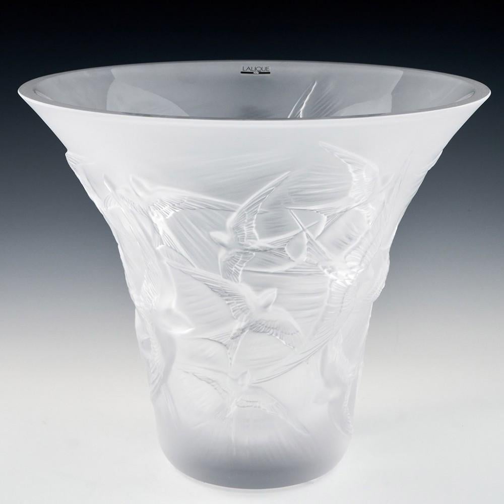 A Lalique Hirondelles Flared Vase, 2018

Produced to celebrate the 130th year of Lalique. The swallow was a much favoured theme for Rene Lalique and were used on vases, clocks, jewellery and picture frames. 

Additional information:
Date :