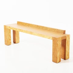 Un banco de pino laminado de finales del siglo XX