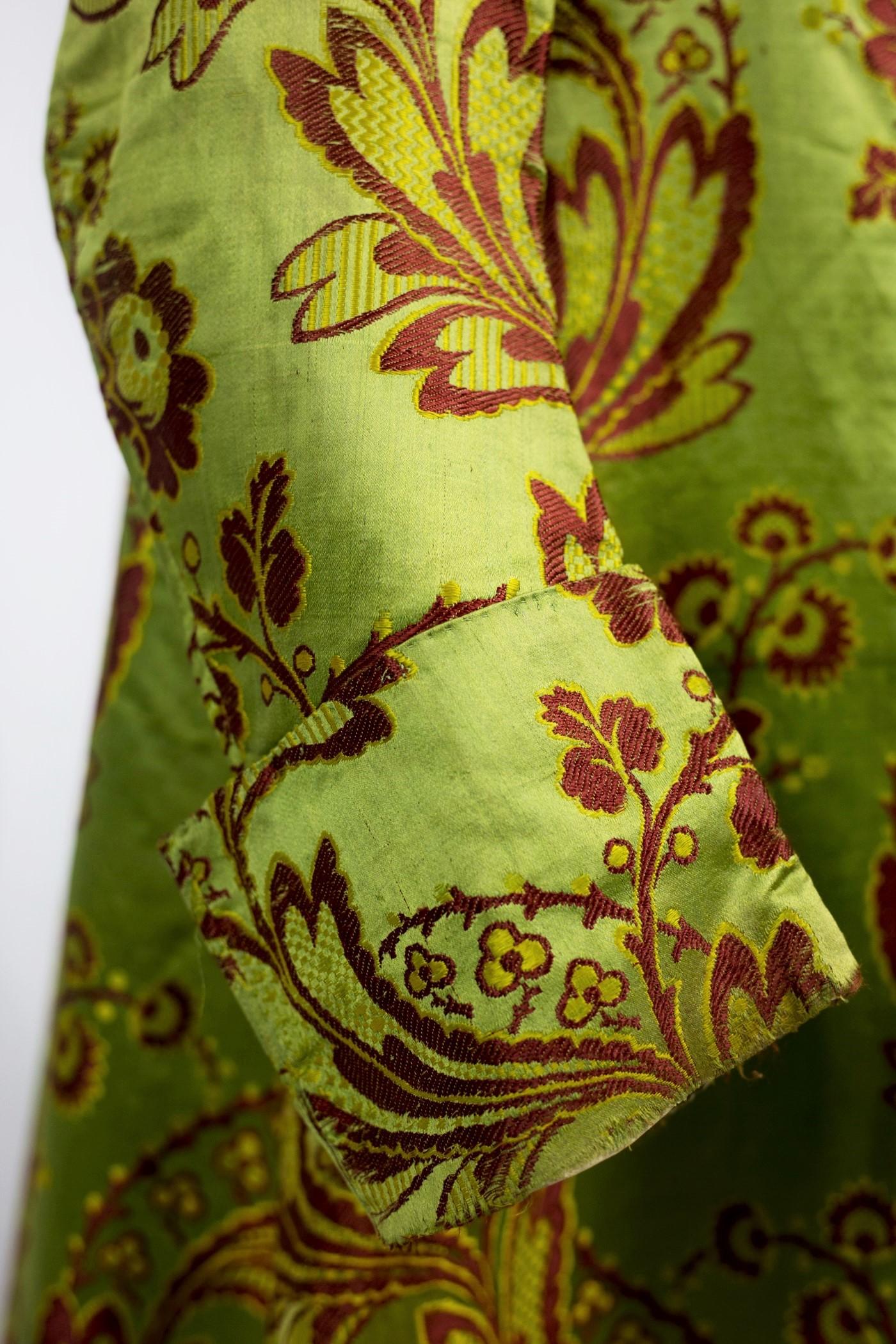 A Lampas Silk Morning Gown or Man's Banyan Museum Piece France Circa 1760 4