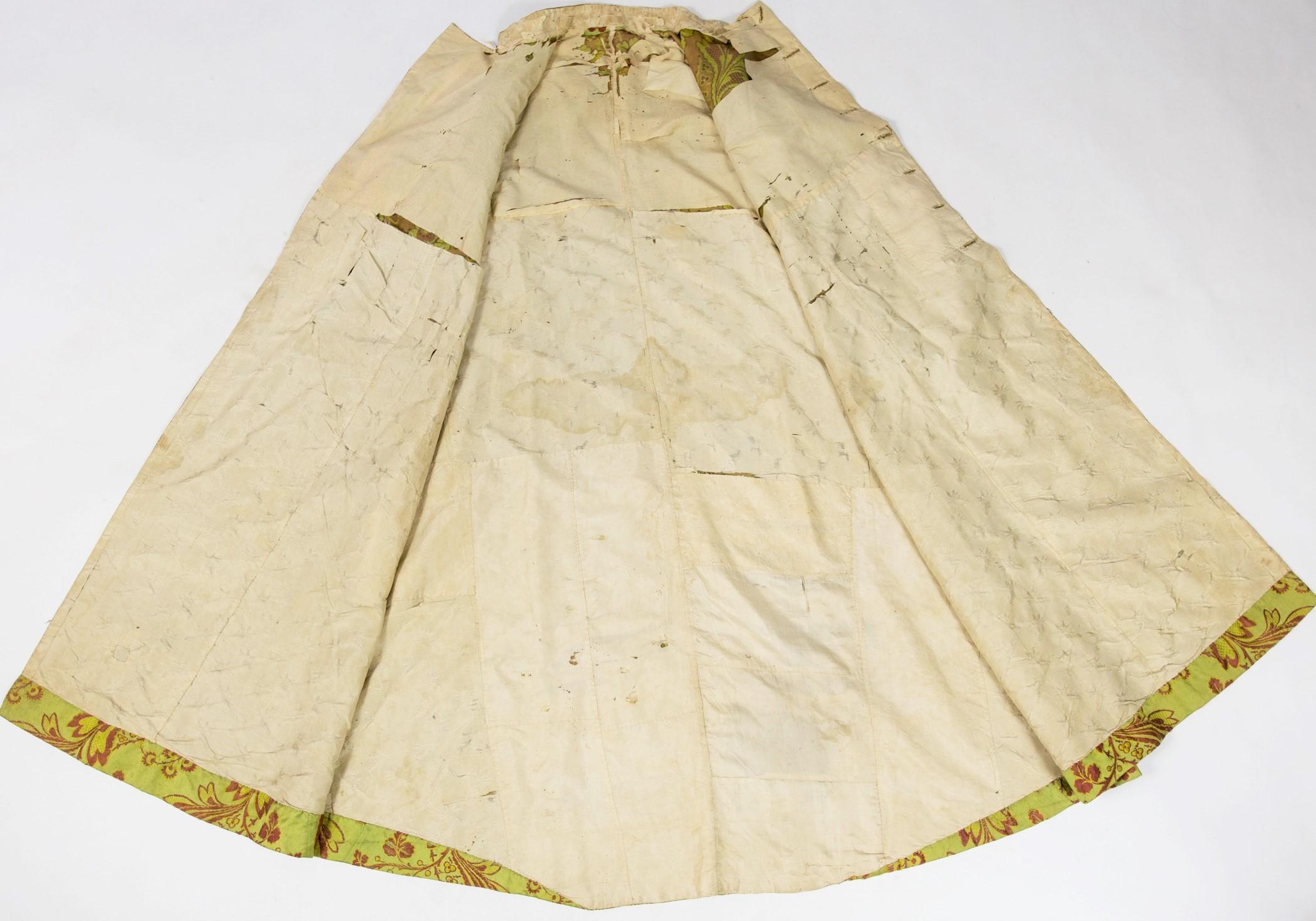 A Lampas Silk Morning Gown or Man's Banyan Museum Piece France Circa 1760 7