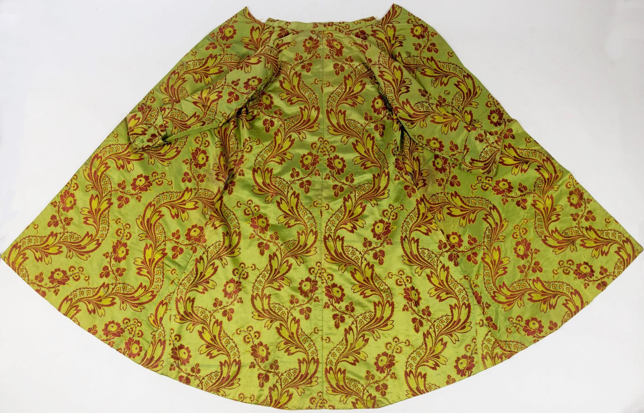 A Lampas Silk Morning Gown or Man's Banyan Museum Piece France Circa 1760 8