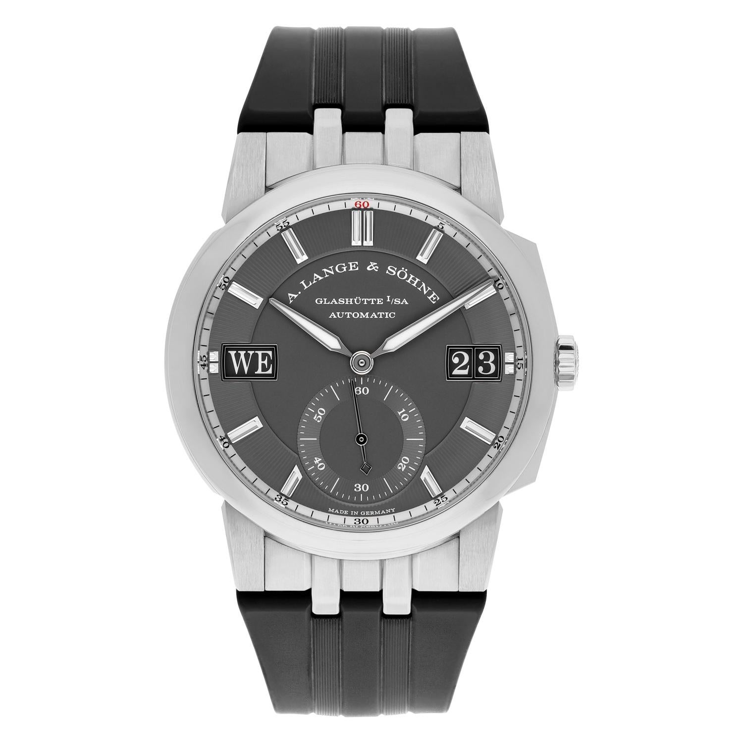 Diese Uhr wurde professionell poliert, gewartet und hat keine sichtbaren Kratzer oder Flecken. Es handelt sich um eine echte Uhr, die auf ihre Echtheit hin überprüft wurde.


Der Verkauf erfolgt mit dem Originalkarton, den Papieren und 1 Jahr
