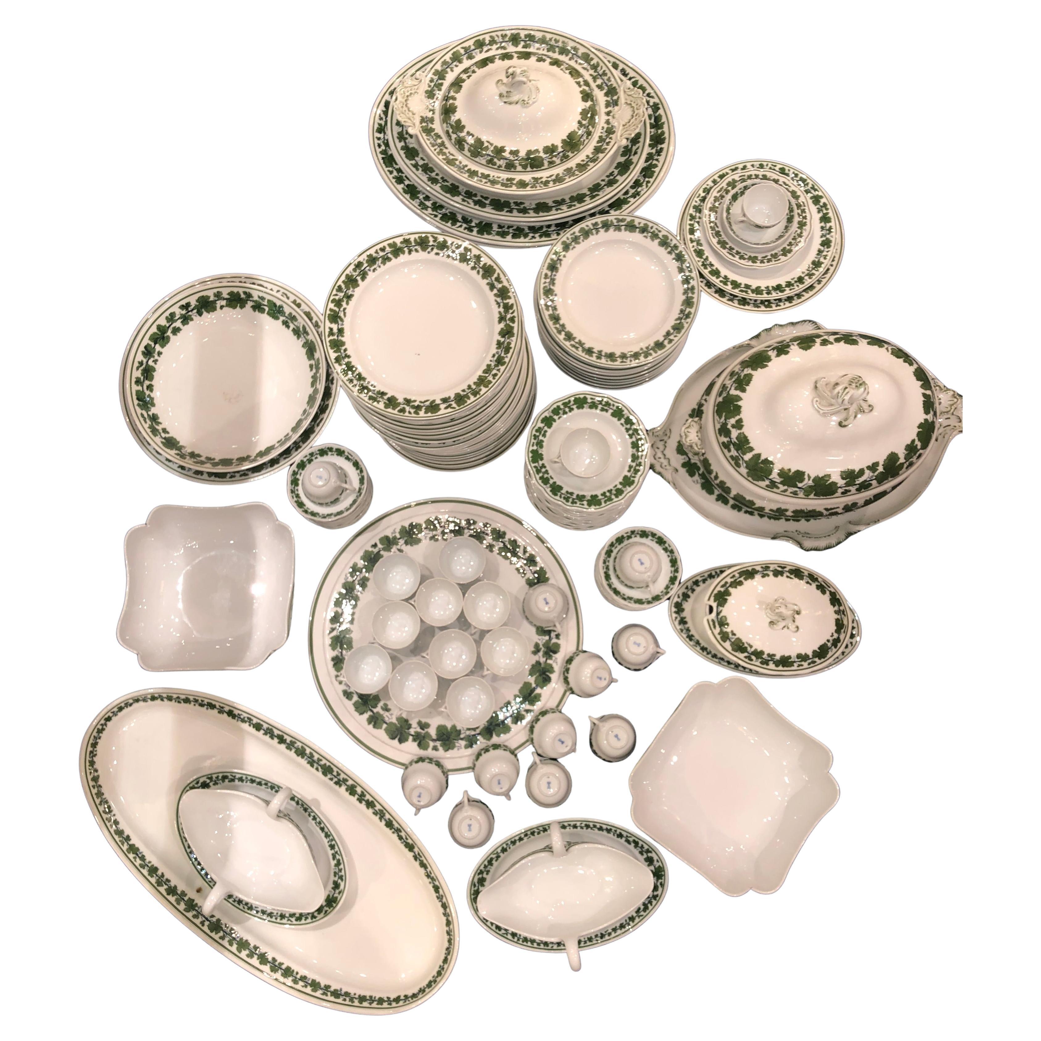 Service de table Meissen Porcelain Green Vine de 121 pièces du 20e C.