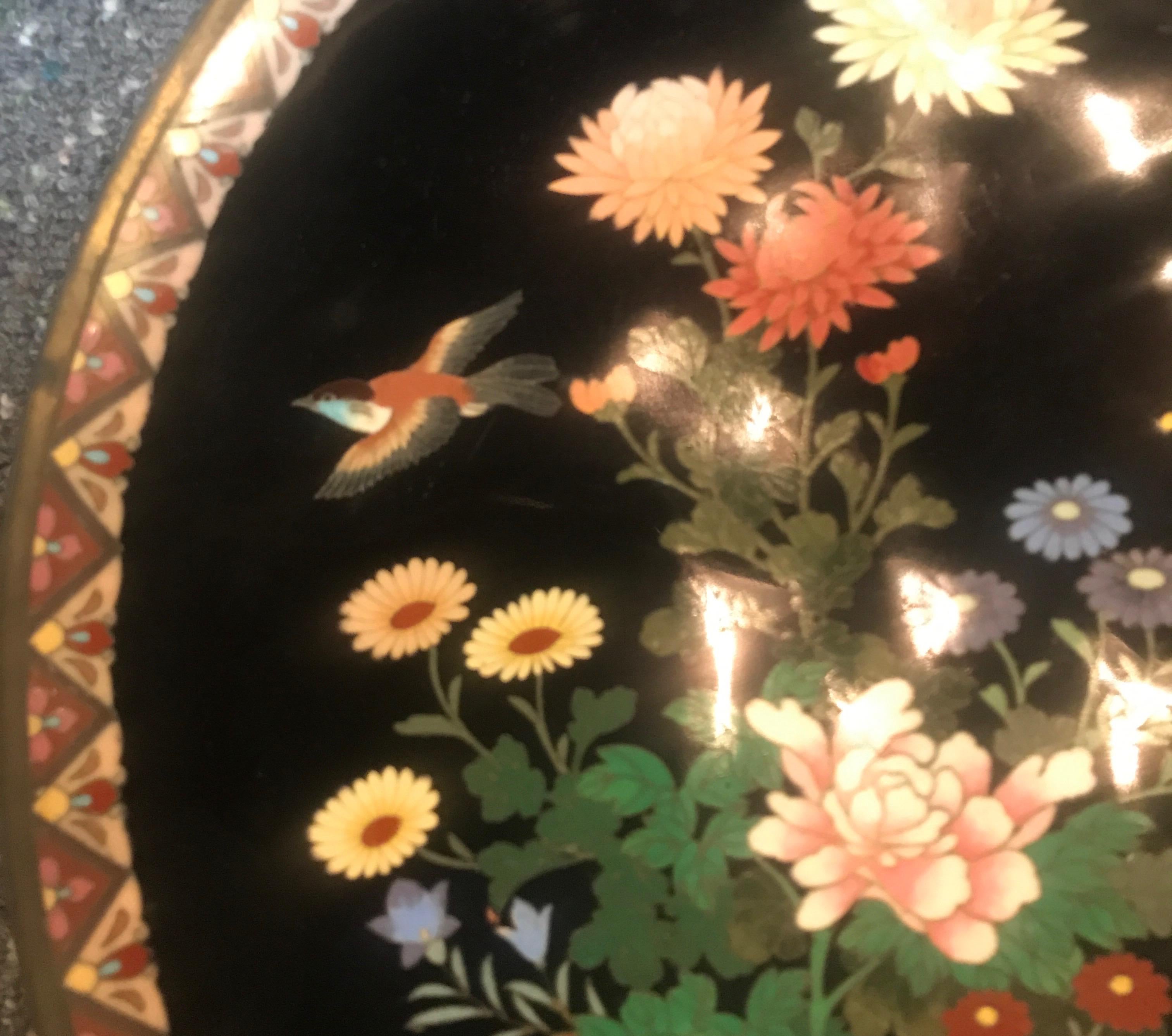 Période Meiji Chargeur cloisonné japonais du XIXe siècle Bon état - En vente à Lambertville, NJ