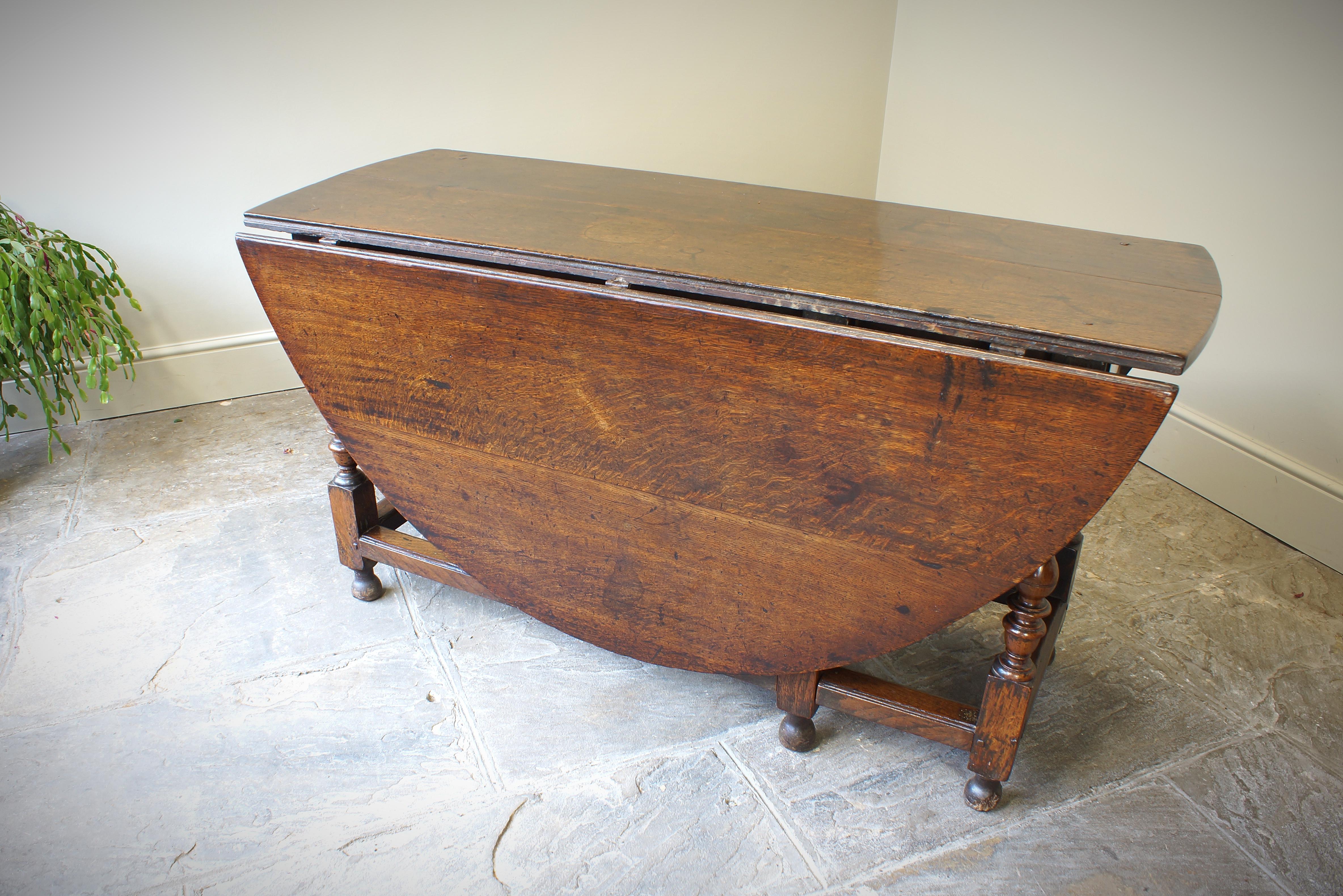 A Large 17th Century Oak Gate leg Table. For Sale 4