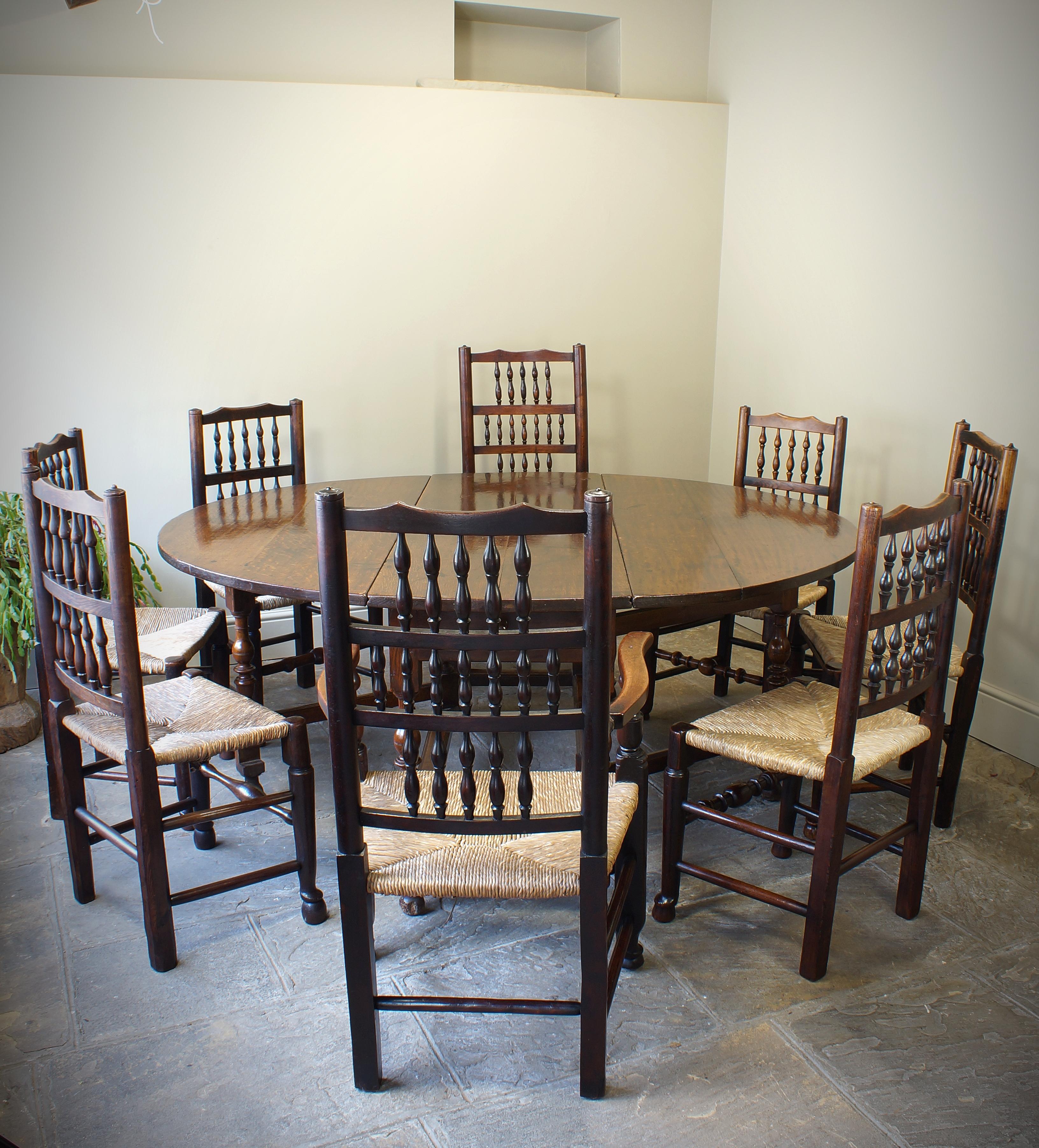 William and Mary A Large 17th Century Oak Gate leg Table. For Sale