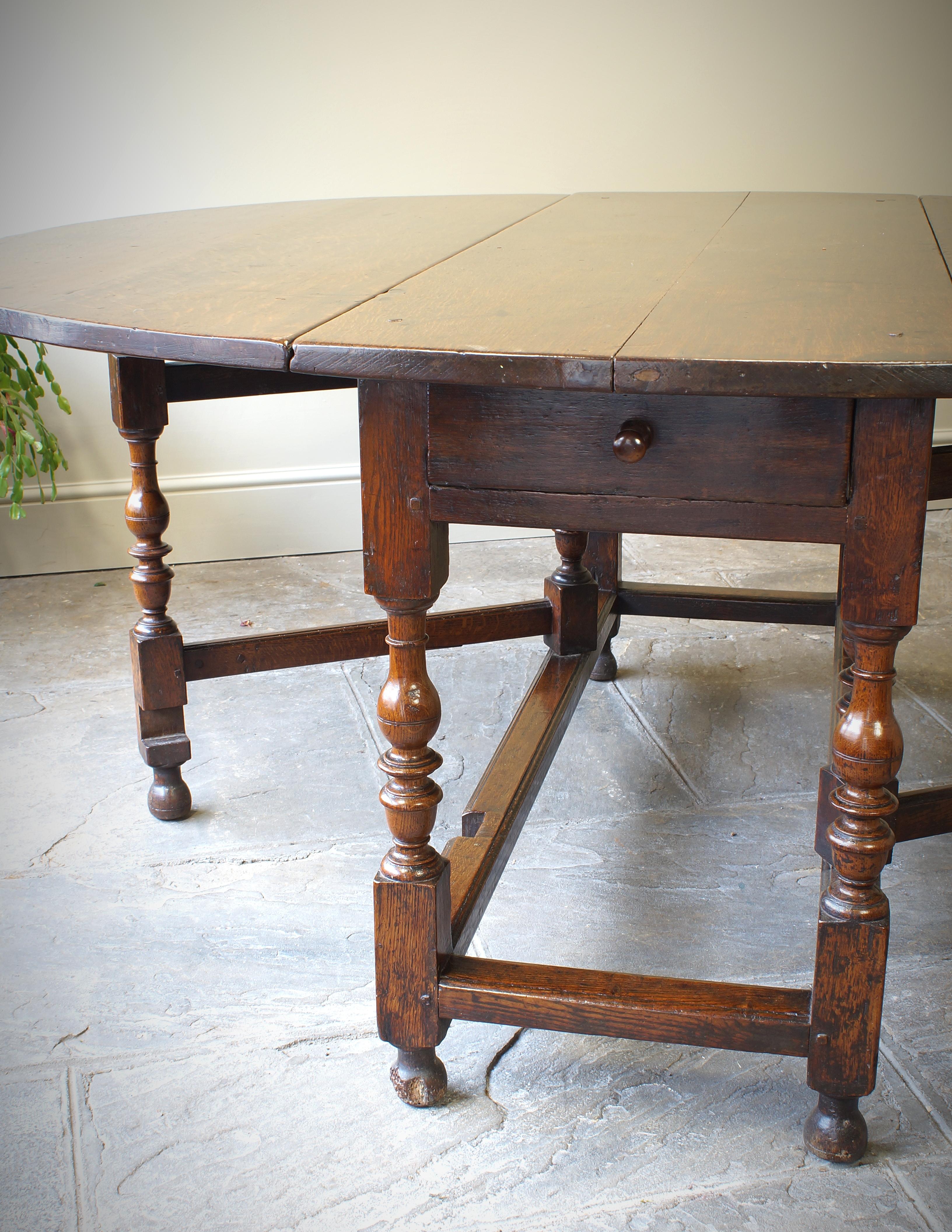 English A Large 17th Century Oak Gate leg Table. For Sale