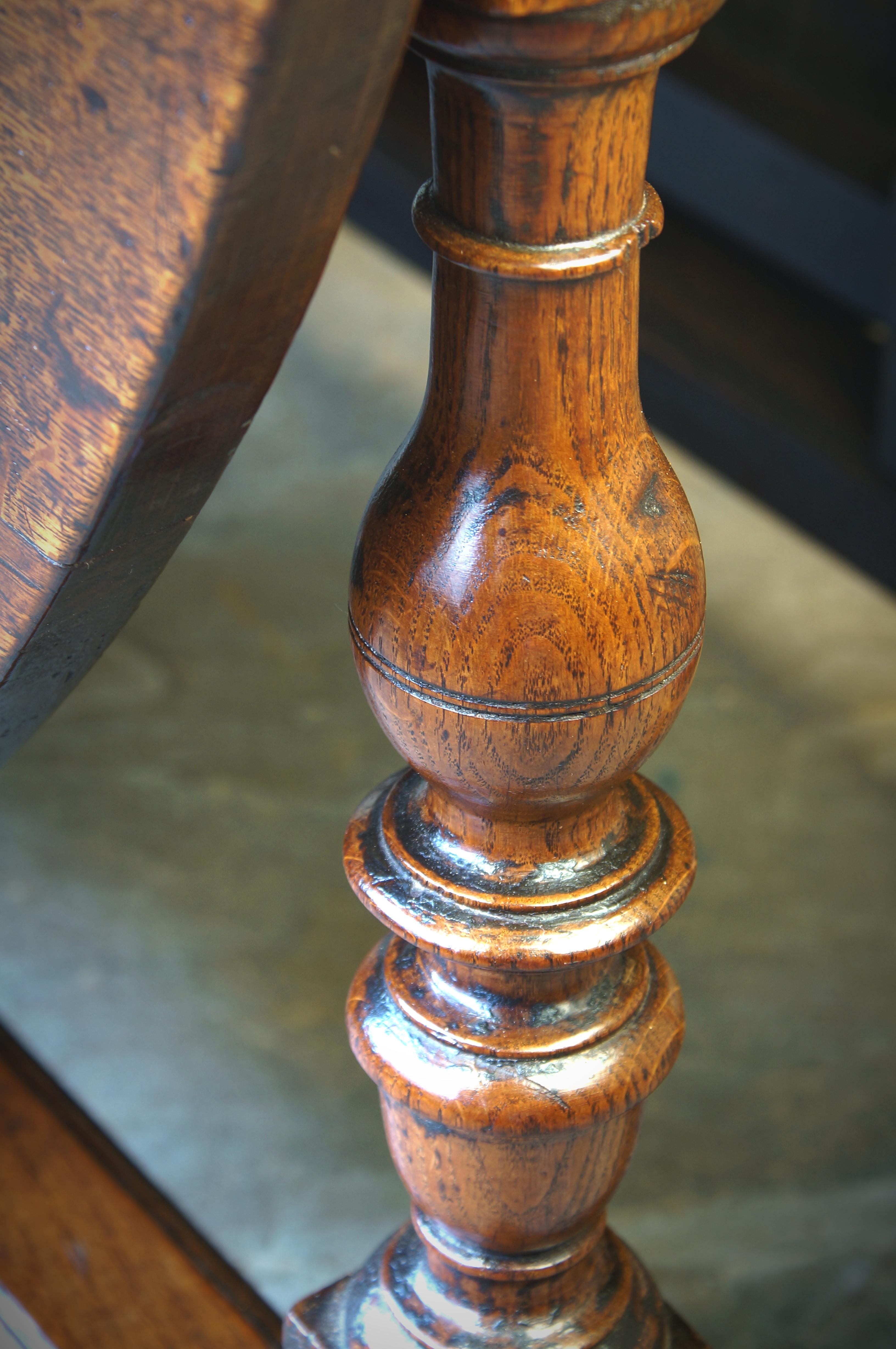 A Large 17th Century Oak Gate leg Table. For Sale 1