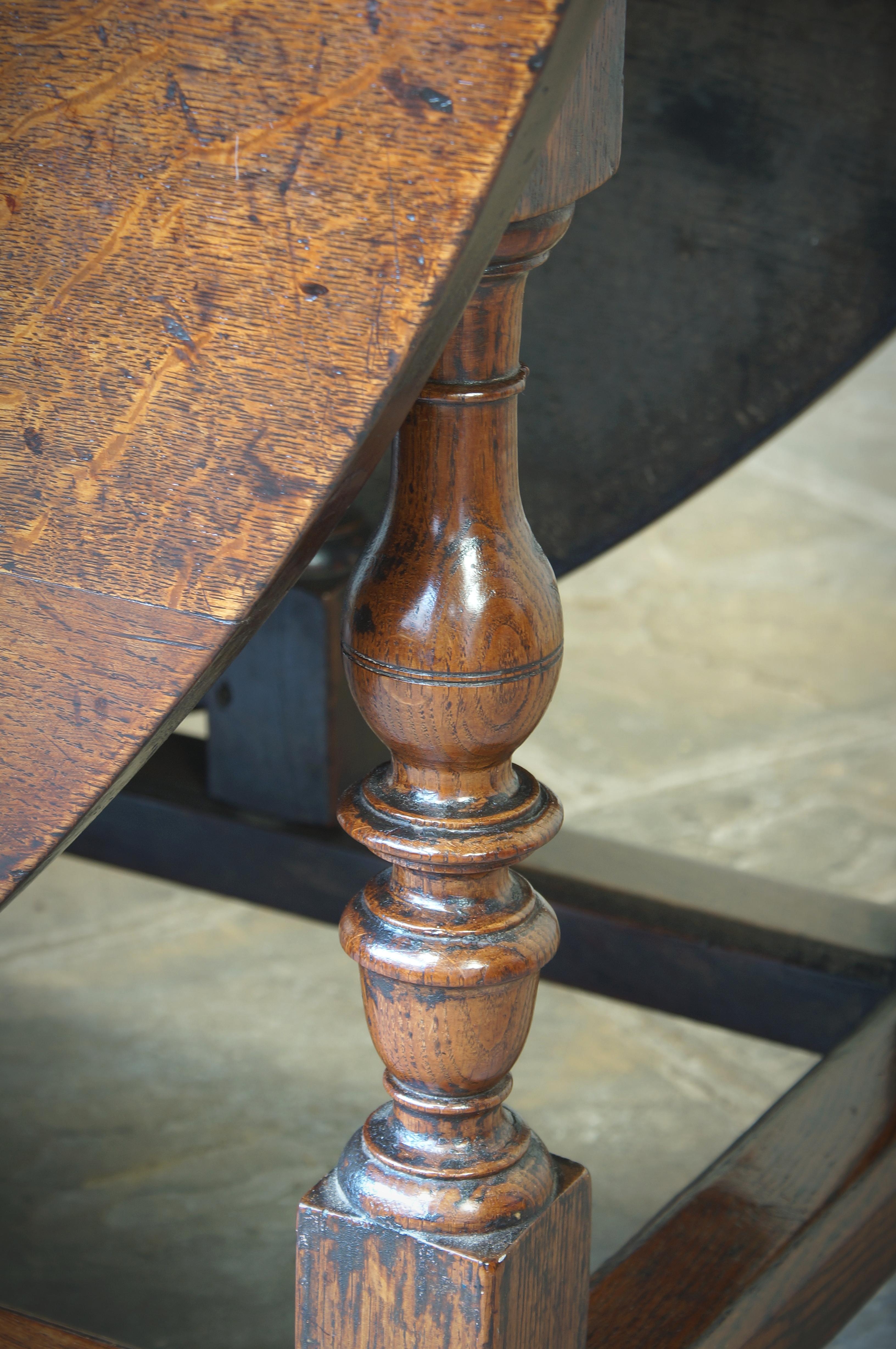 A Large 17th Century Oak Gate leg Table. For Sale 3