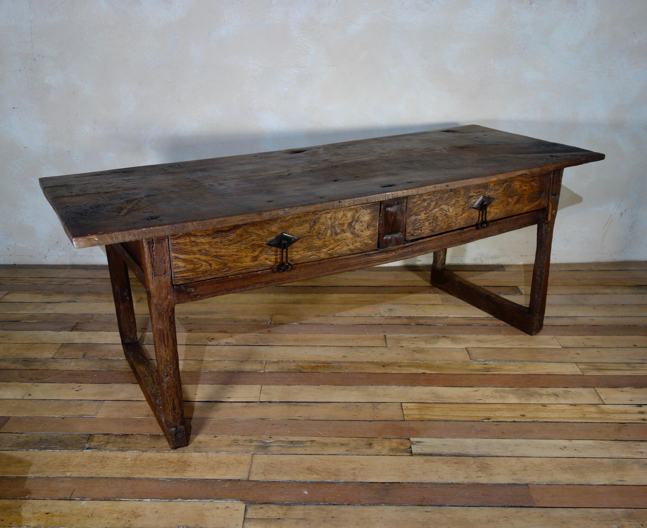 Large 17th Century Spanish Chestnut Console Serving, Iberian Prep Table In Good Condition In Basingstoke, Hampshire