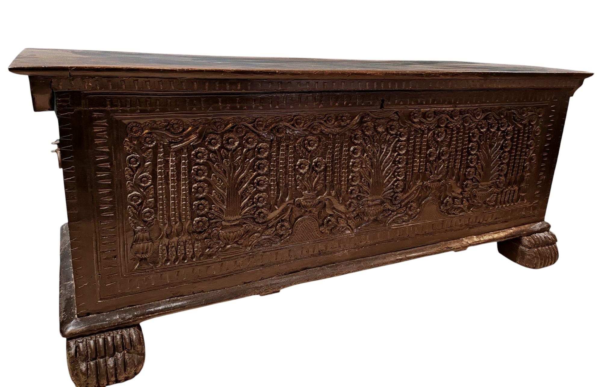 A large 18th Century Balkan Adriatic Coast Bridal Chest In Good Condition For Sale In Belgrade, RS