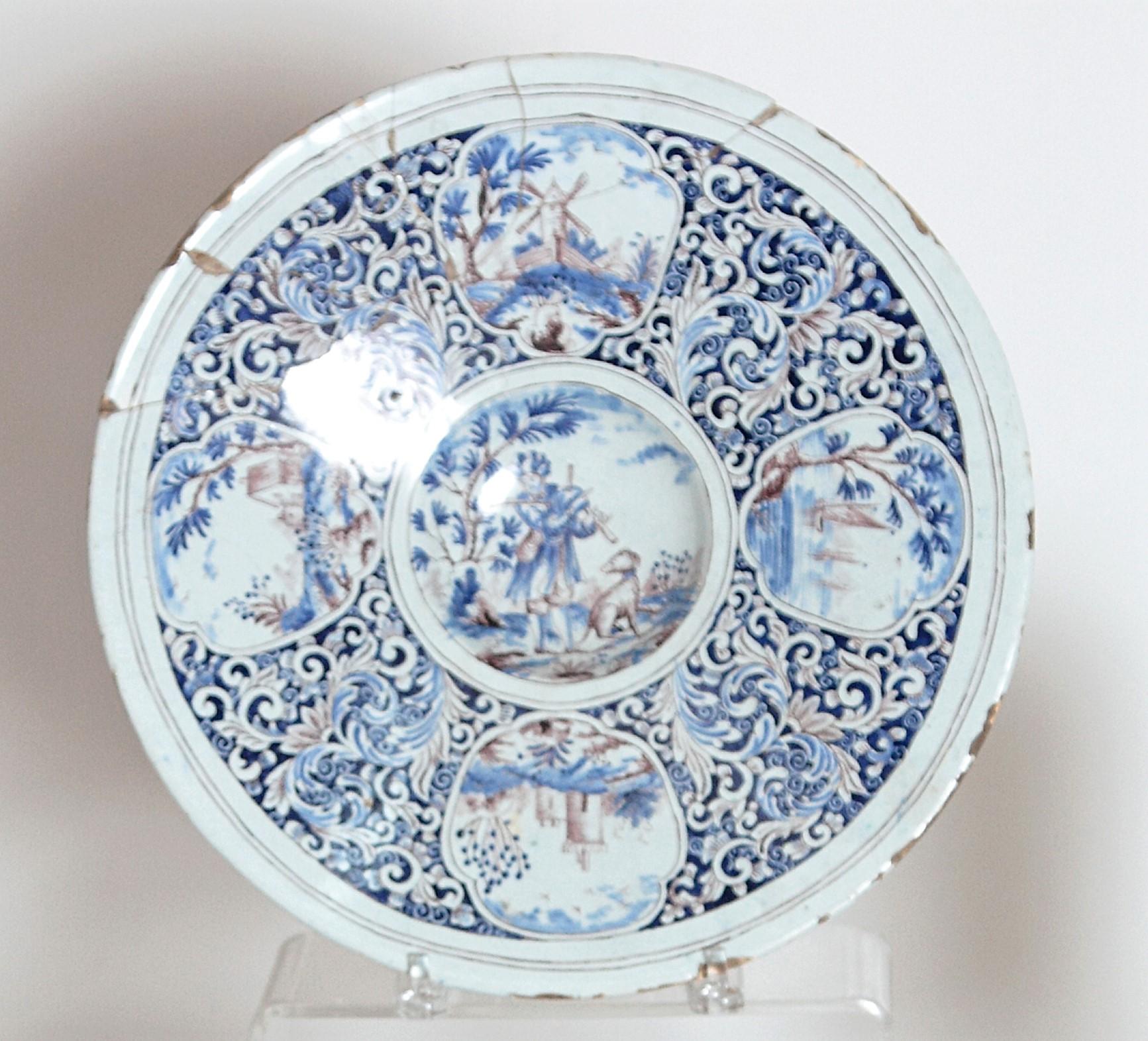 A Large 18th Century Delft Faience Charger with Floral Cartouches For Sale 1