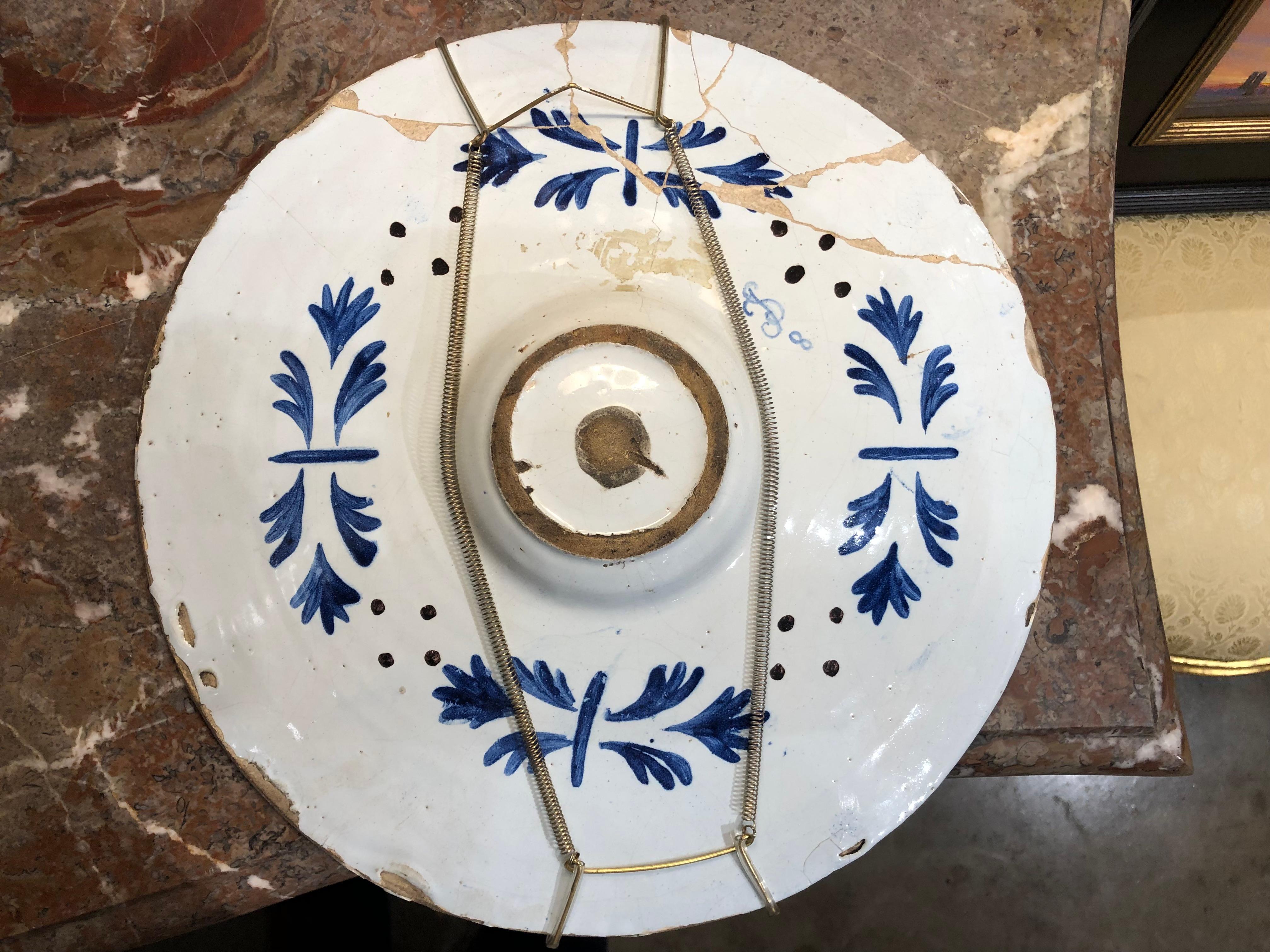 A Large 18th Century Delft Faience Charger with Floral Cartouches For Sale 2