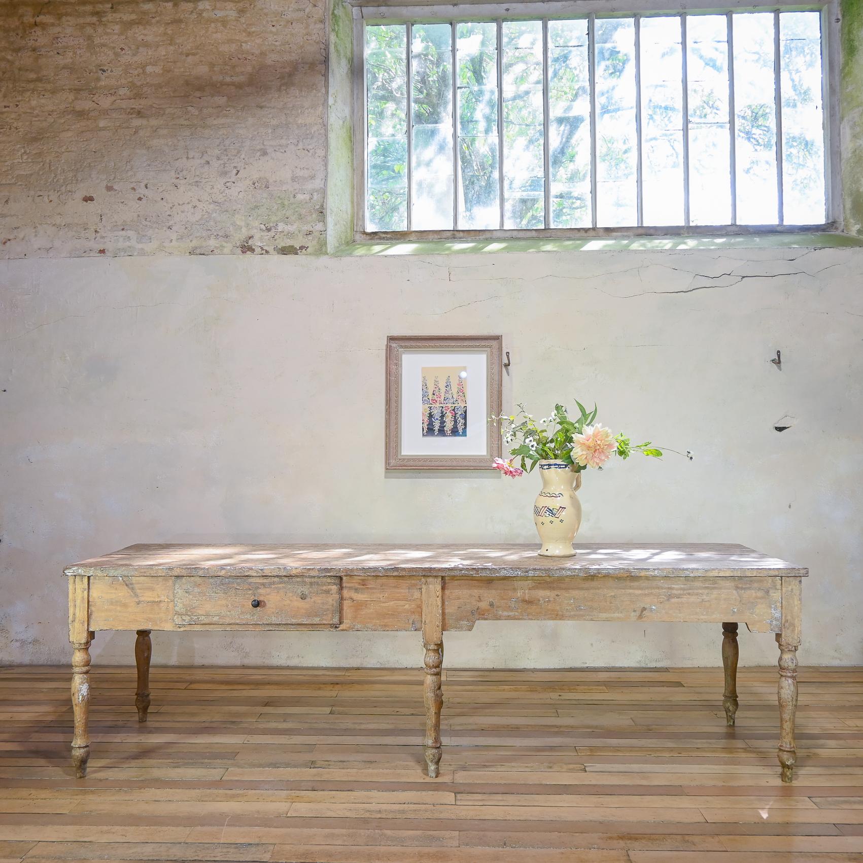 A Large 18th Century French Painted Farmhouse Dining Table In Good Condition For Sale In Basingstoke, Hampshire